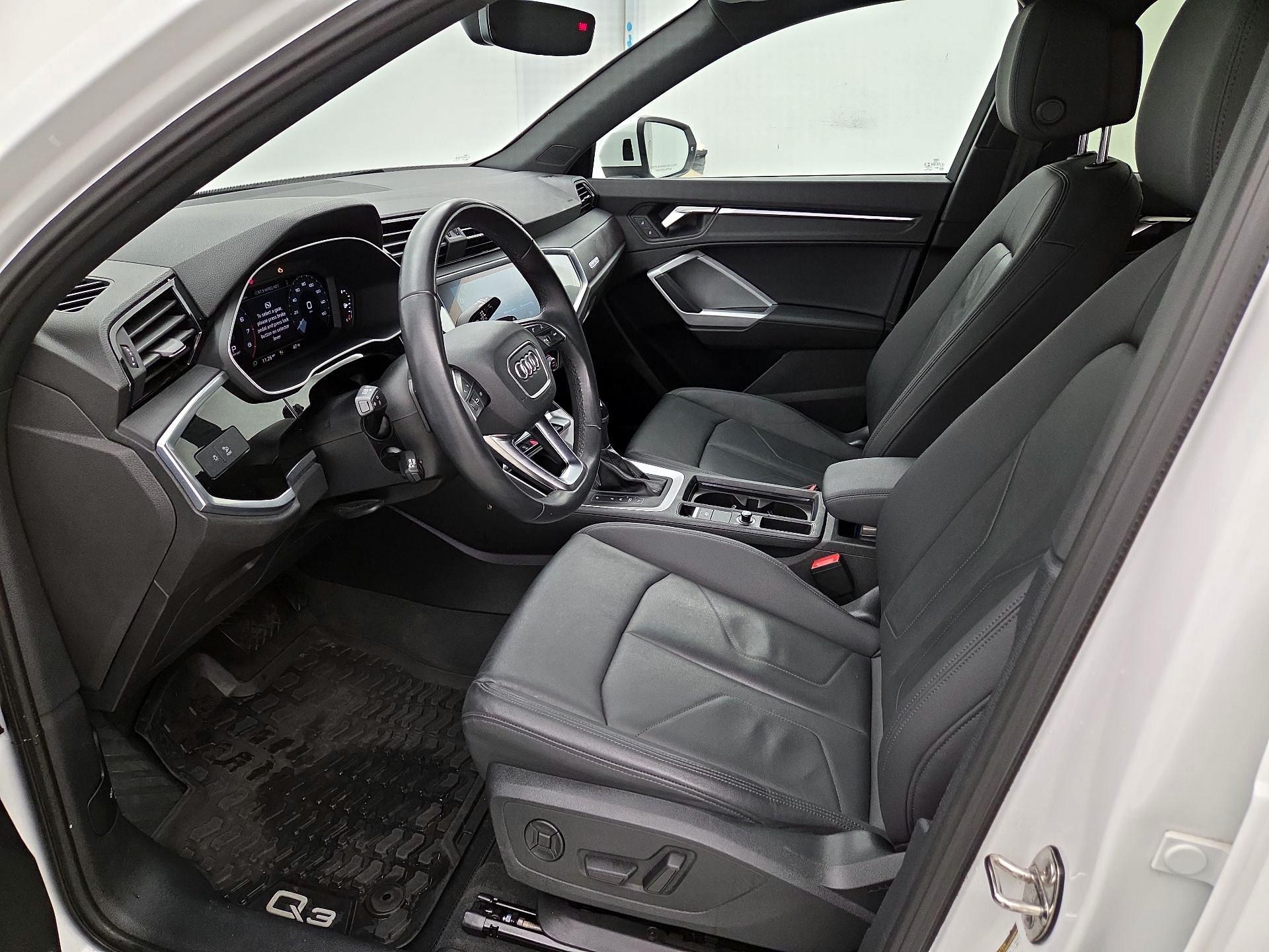 Thumbnail: 2022 Audi Q3 - 11