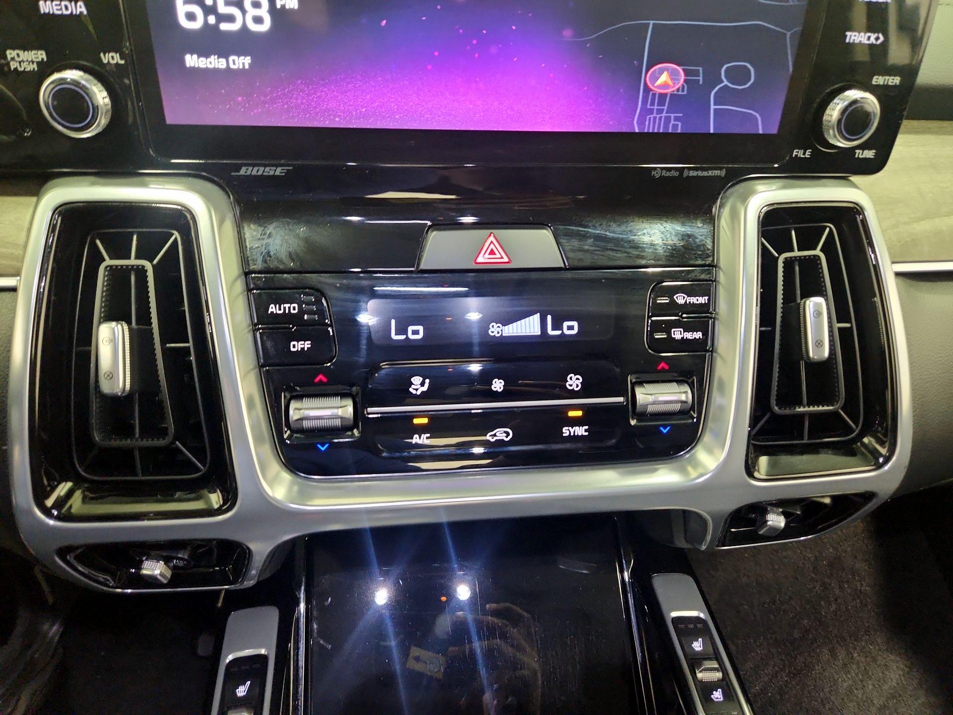 Thumbnail: 2023 Kia Sorento - 17