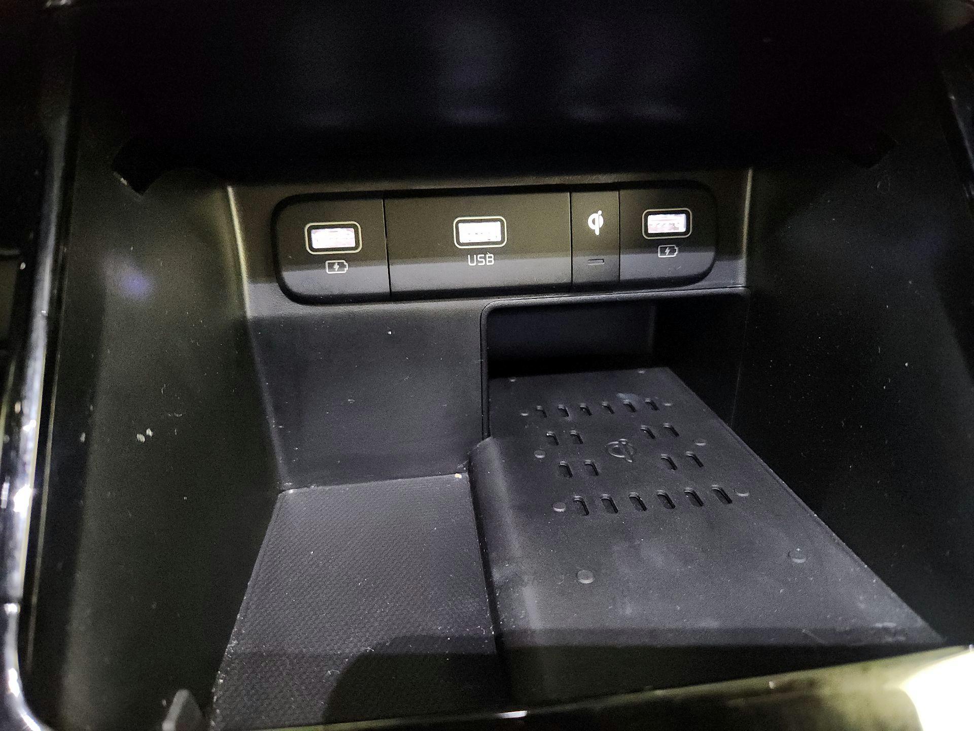 Thumbnail: 2023 Kia Sorento - 19