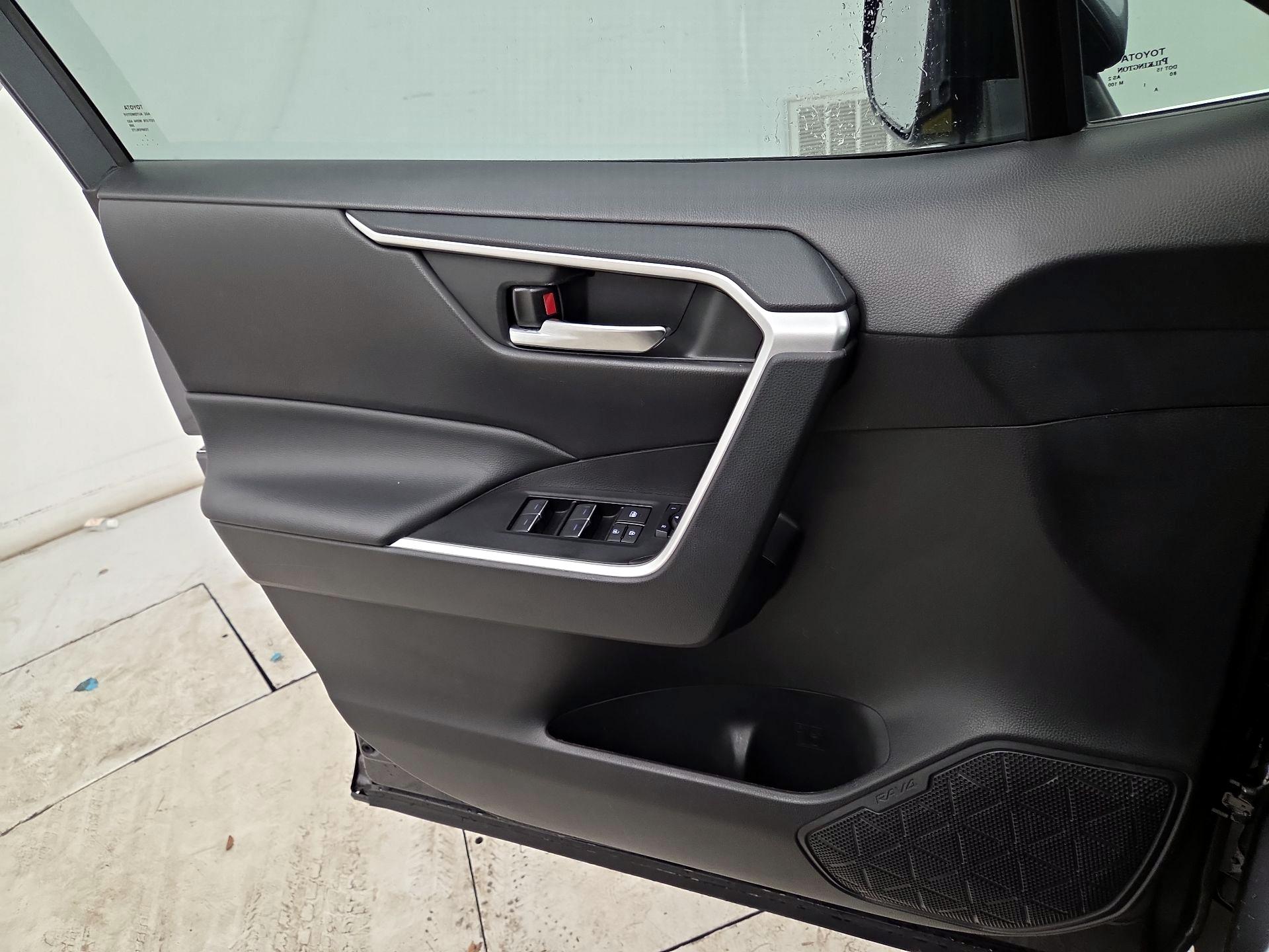 Thumbnail: 2022 Toyota RAV4 - 12