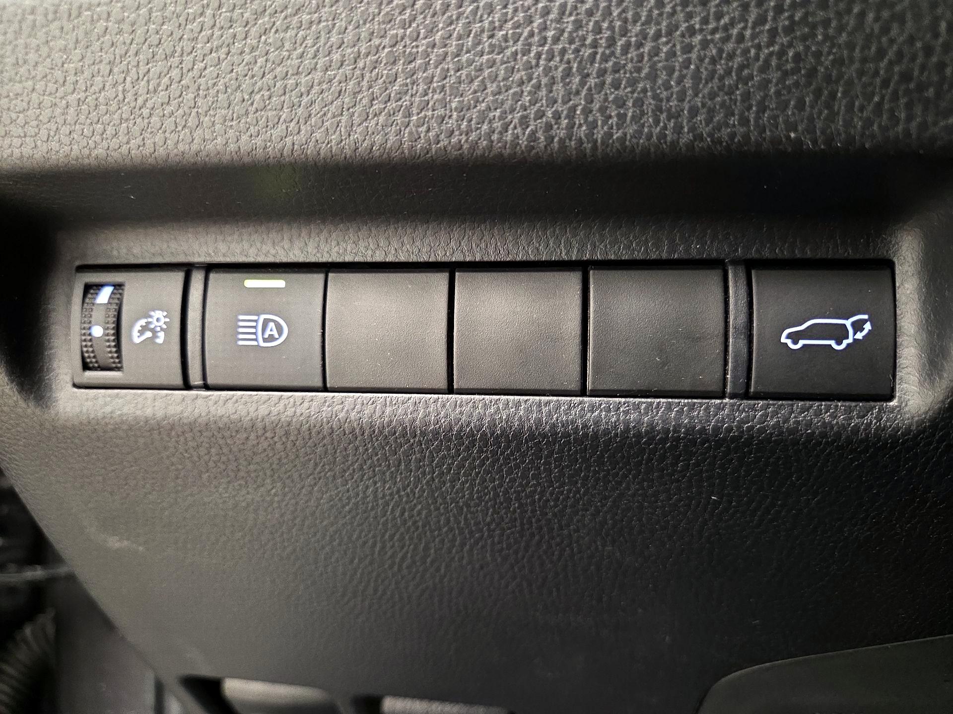 Thumbnail: 2022 Toyota RAV4 - 13