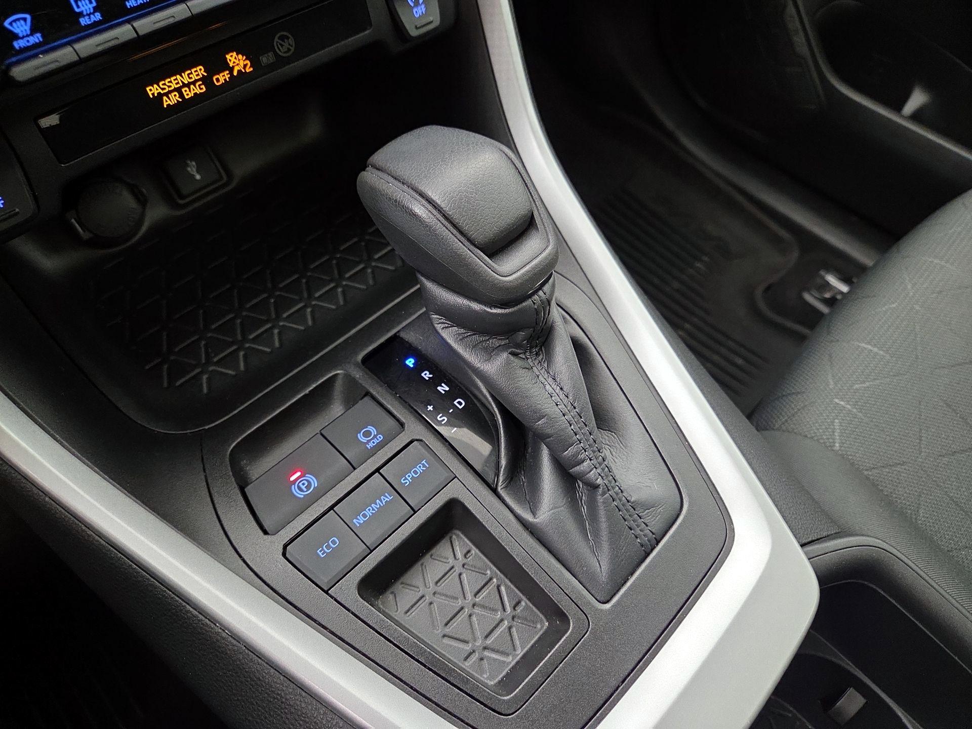 Thumbnail: 2022 Toyota RAV4 - 17