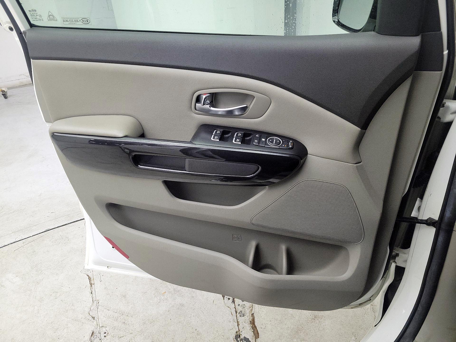 Thumbnail: 2015 Kia Sedona - 12