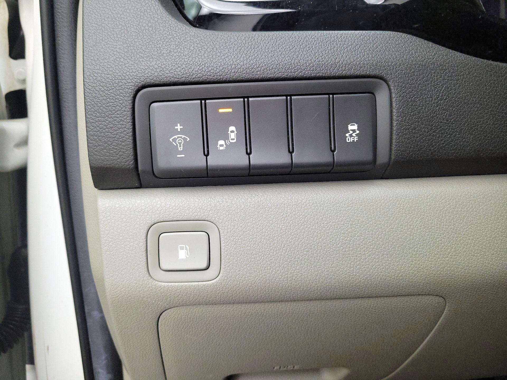 Thumbnail: 2015 Kia Sedona - 13