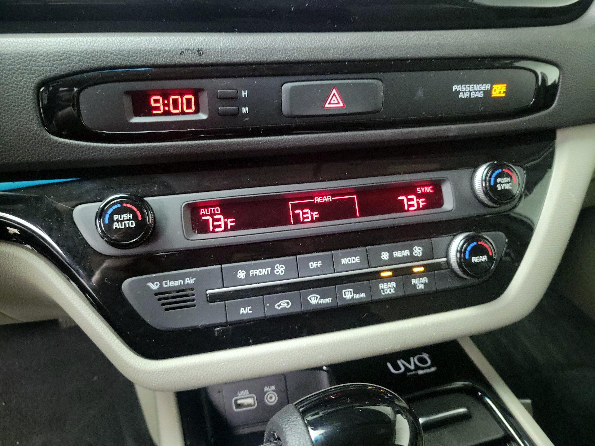 Thumbnail: 2015 Kia Sedona - 16