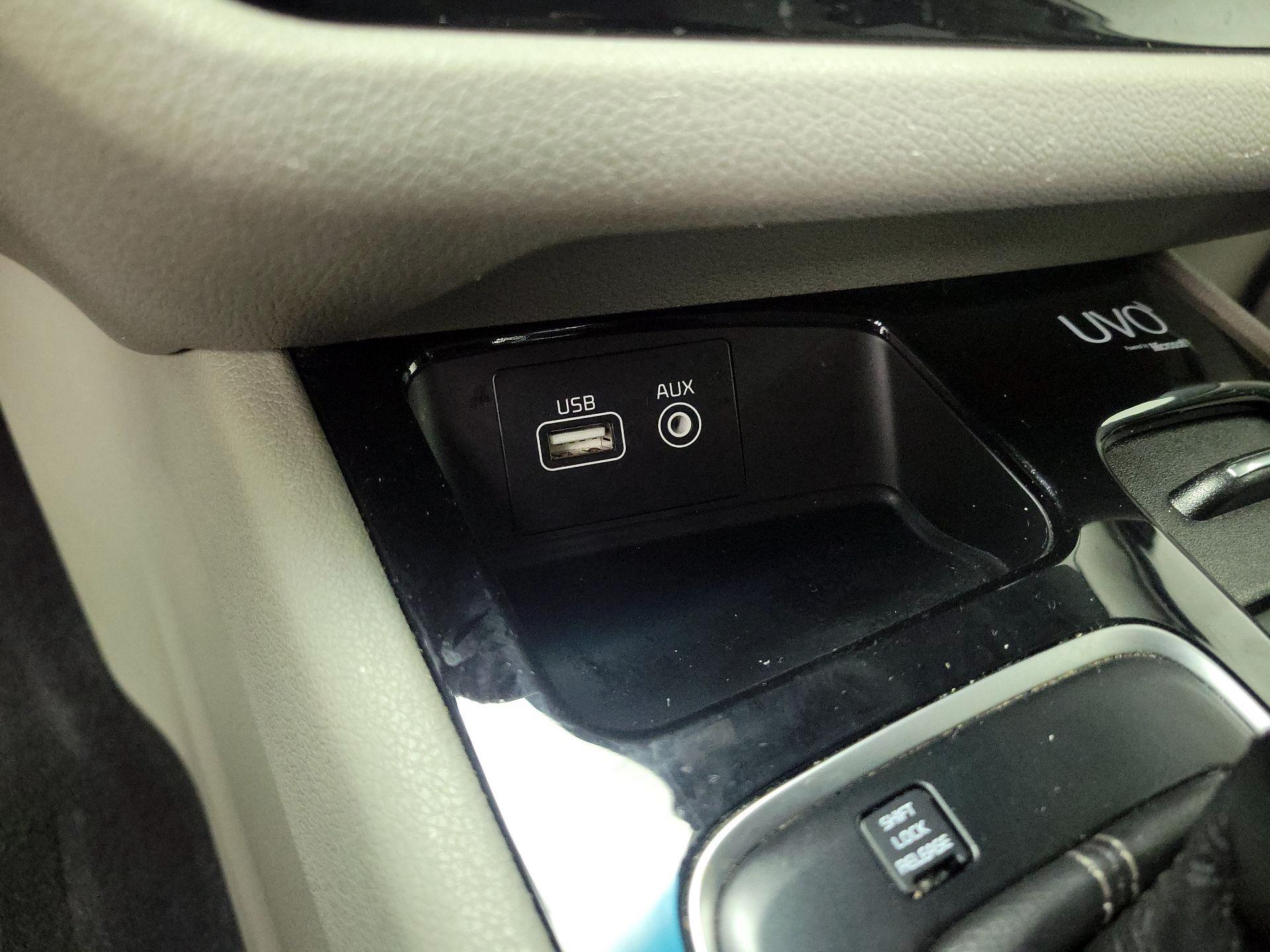 Thumbnail: 2015 Kia Sedona - 18