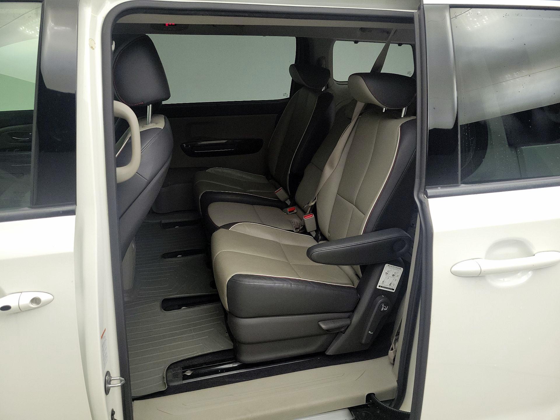 Thumbnail: 2015 Kia Sedona - 19