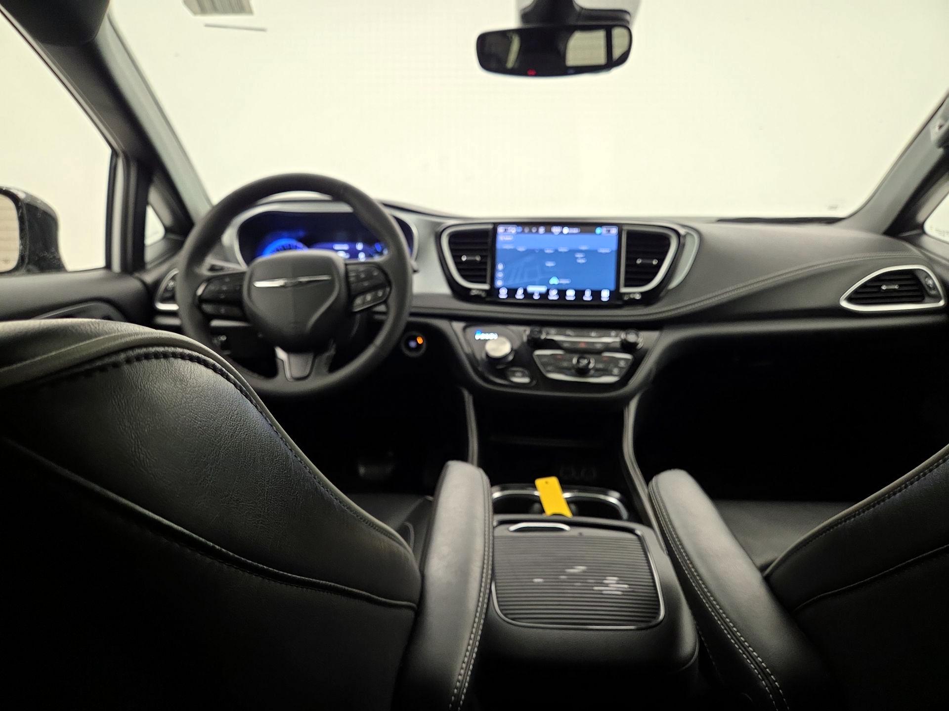 Thumbnail: 2025 Chrysler Pacifica - 9