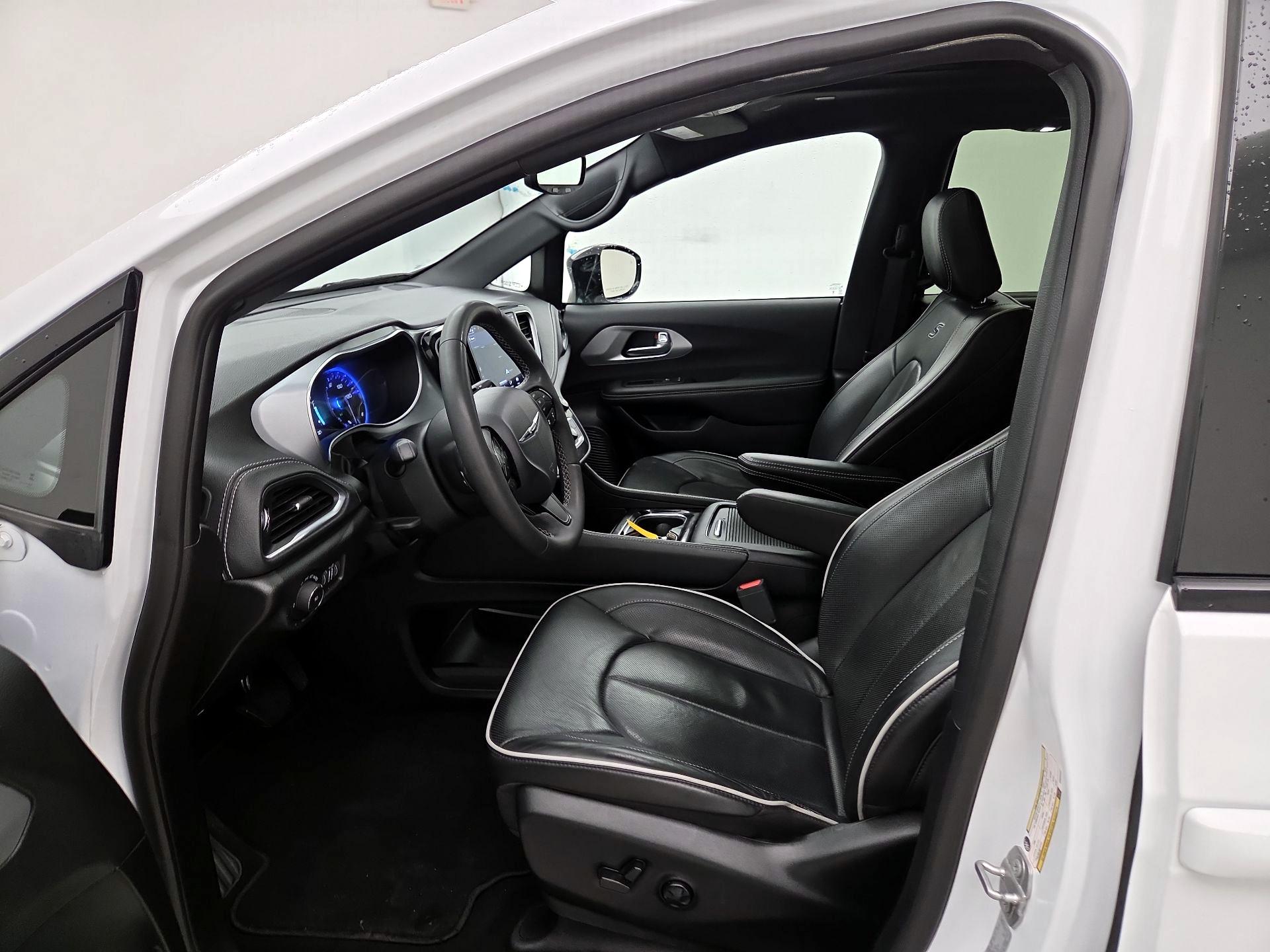 Thumbnail: 2025 Chrysler Pacifica - 11