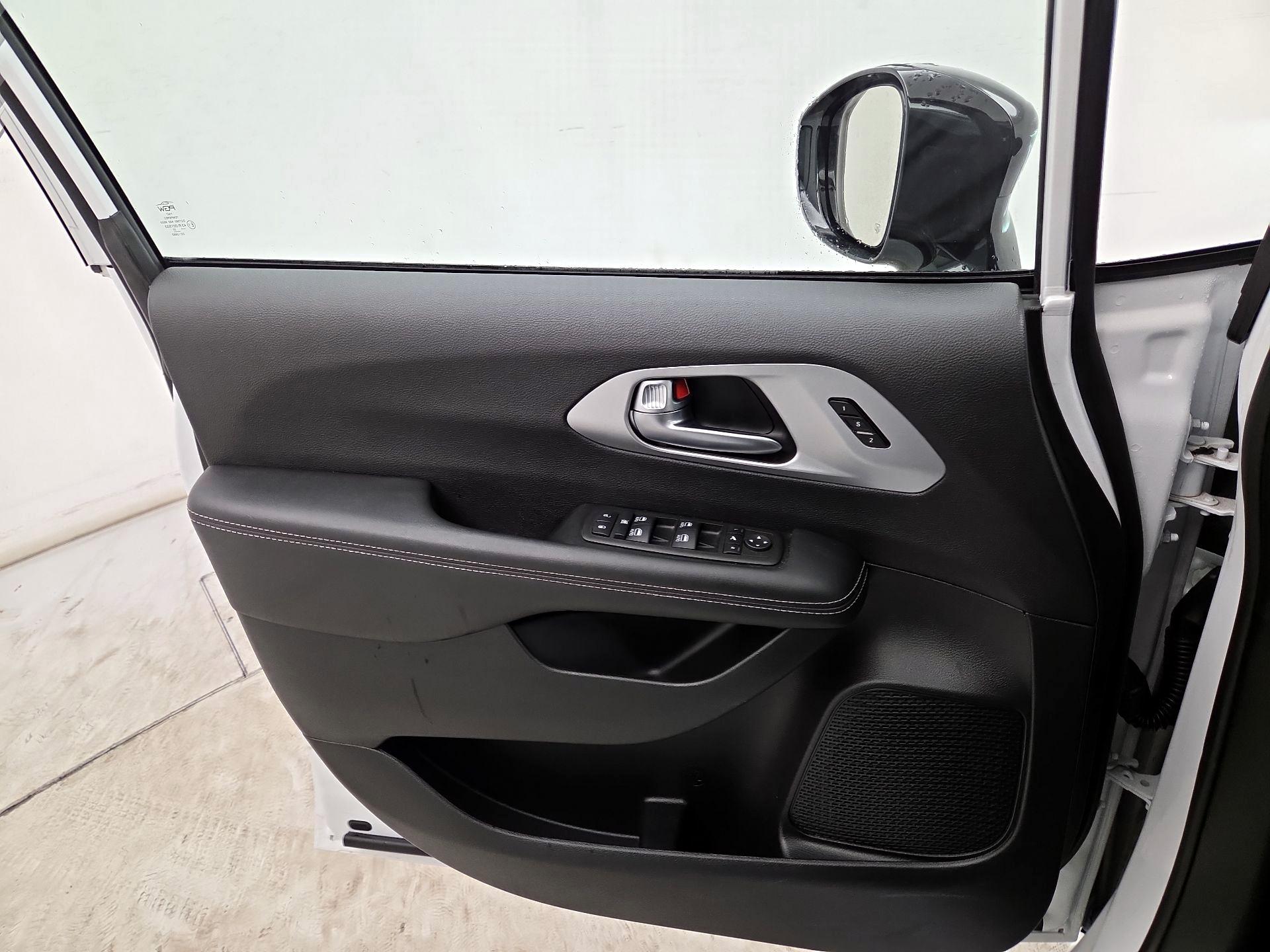 Thumbnail: 2025 Chrysler Pacifica - 12