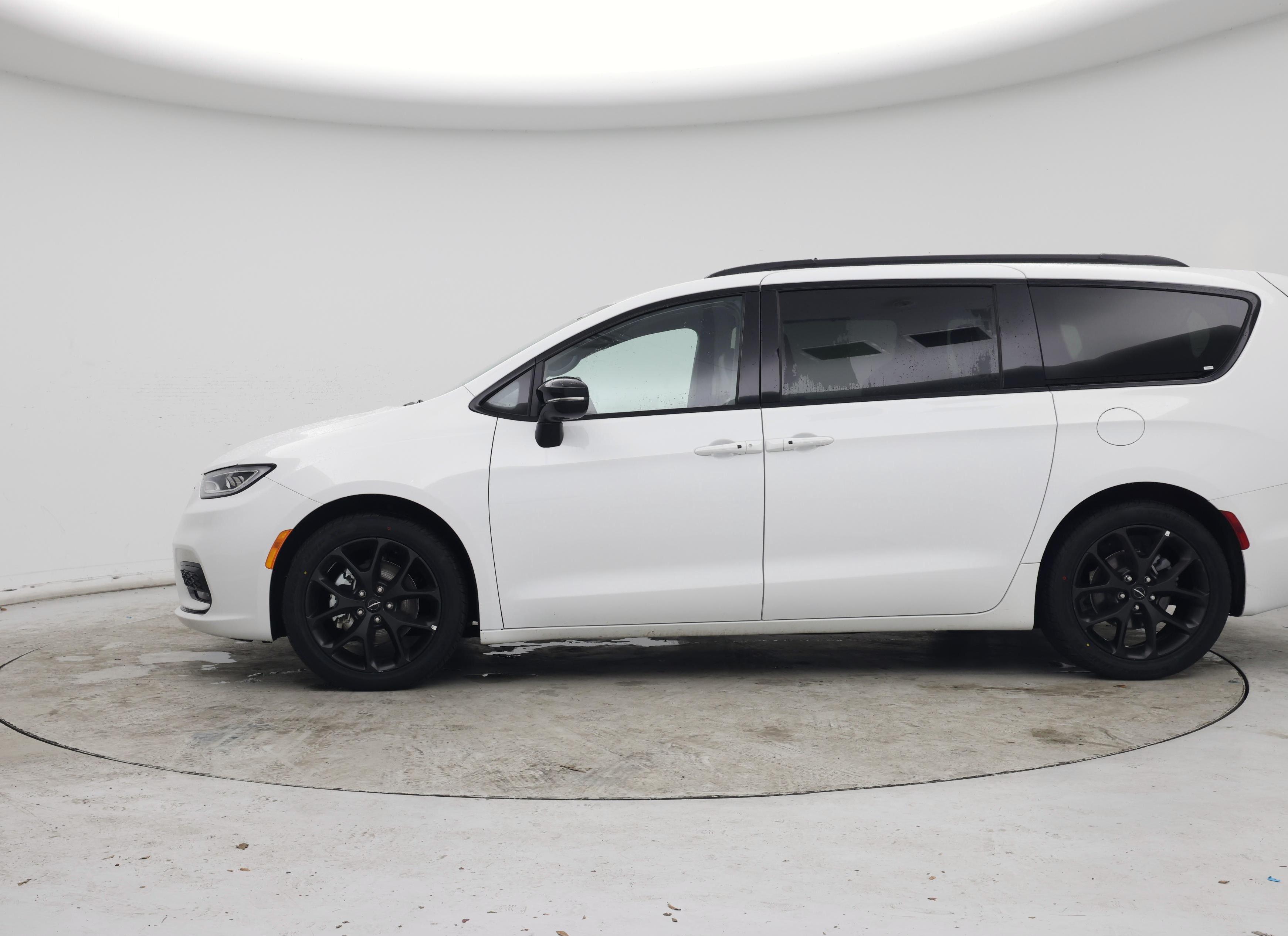 Thumbnail: 2025 Chrysler Pacifica - 3