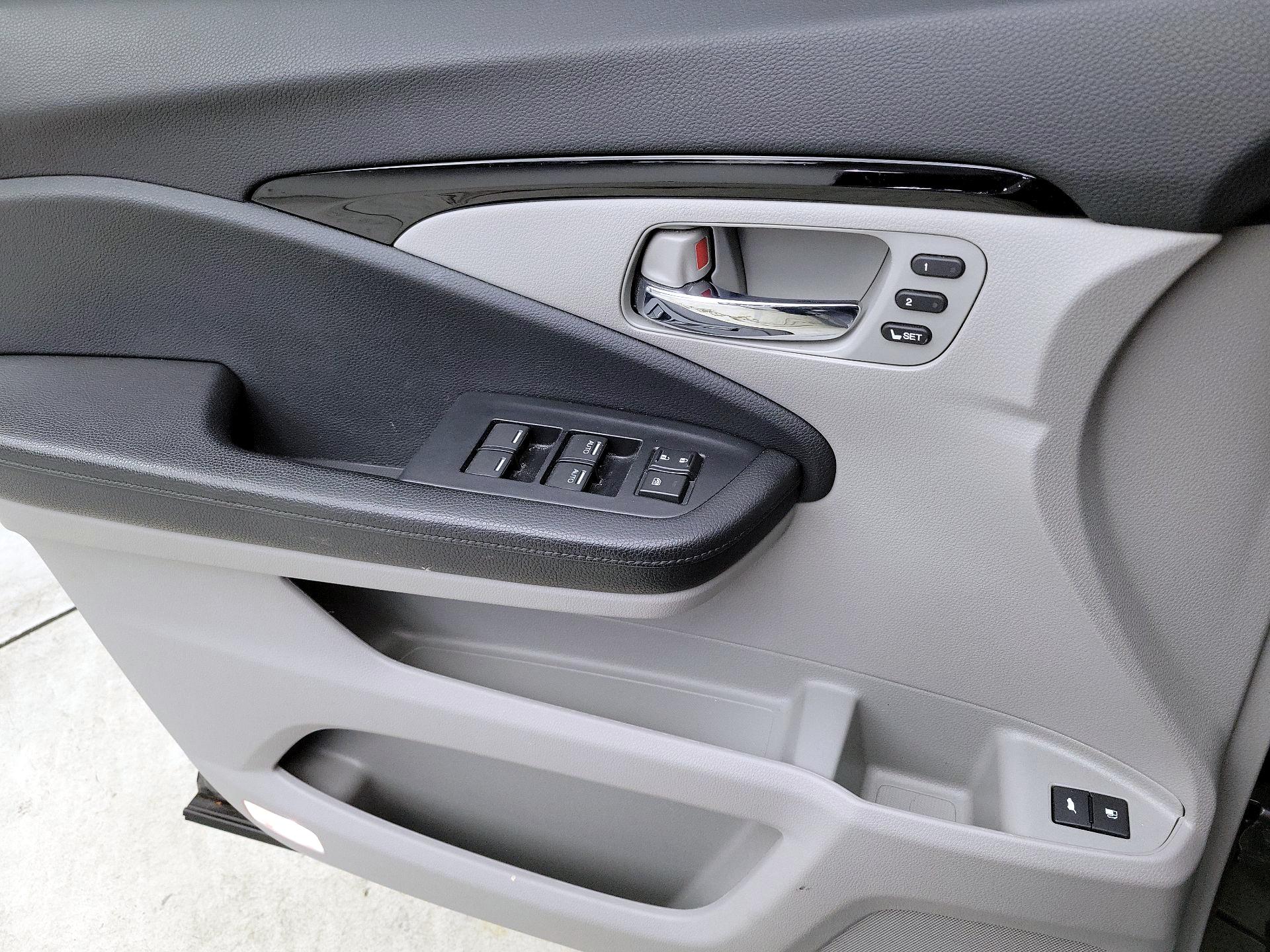 Thumbnail: 2020 Honda Pilot - 12