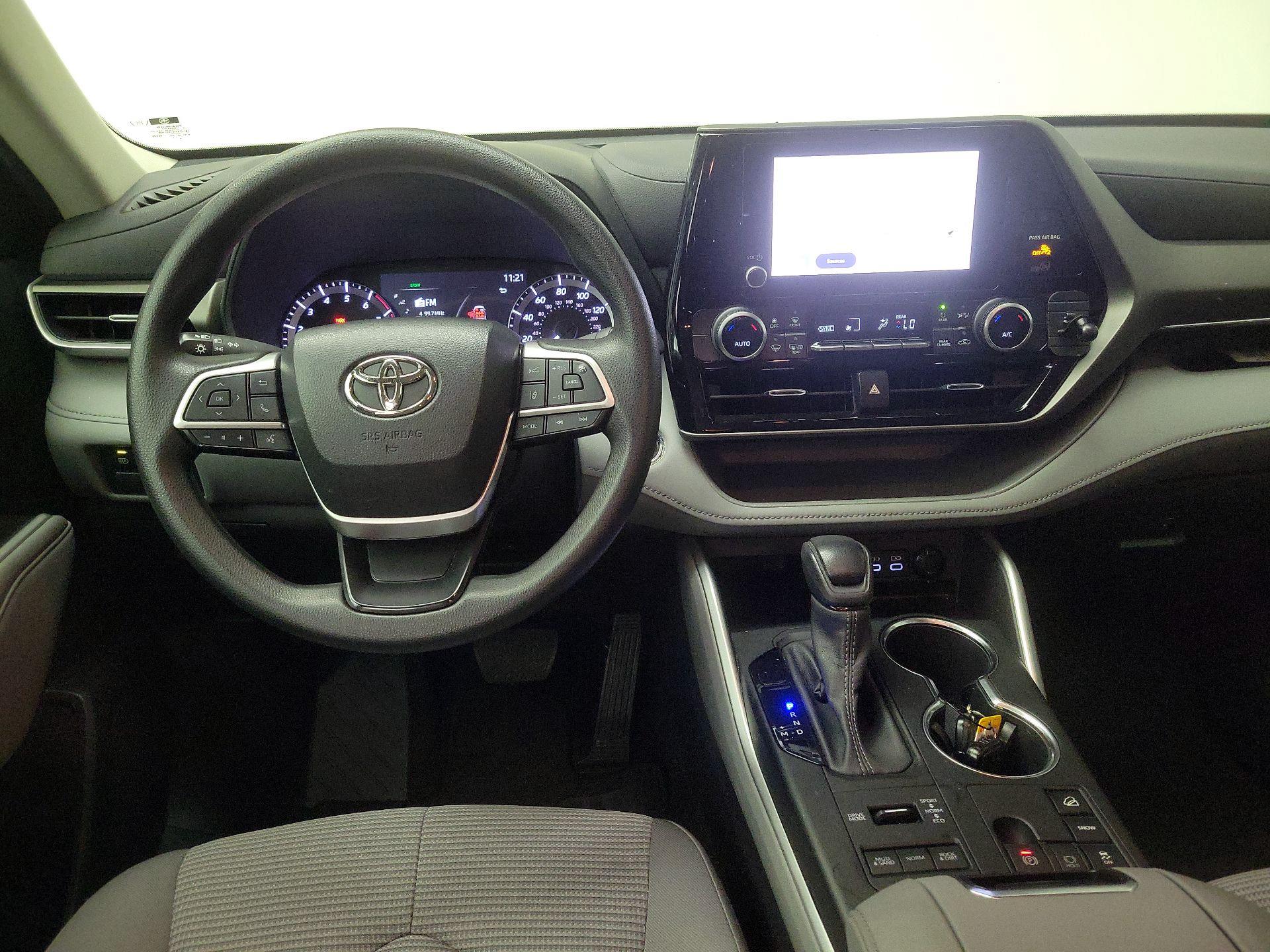 Thumbnail: 2023 Toyota Highlander - 10