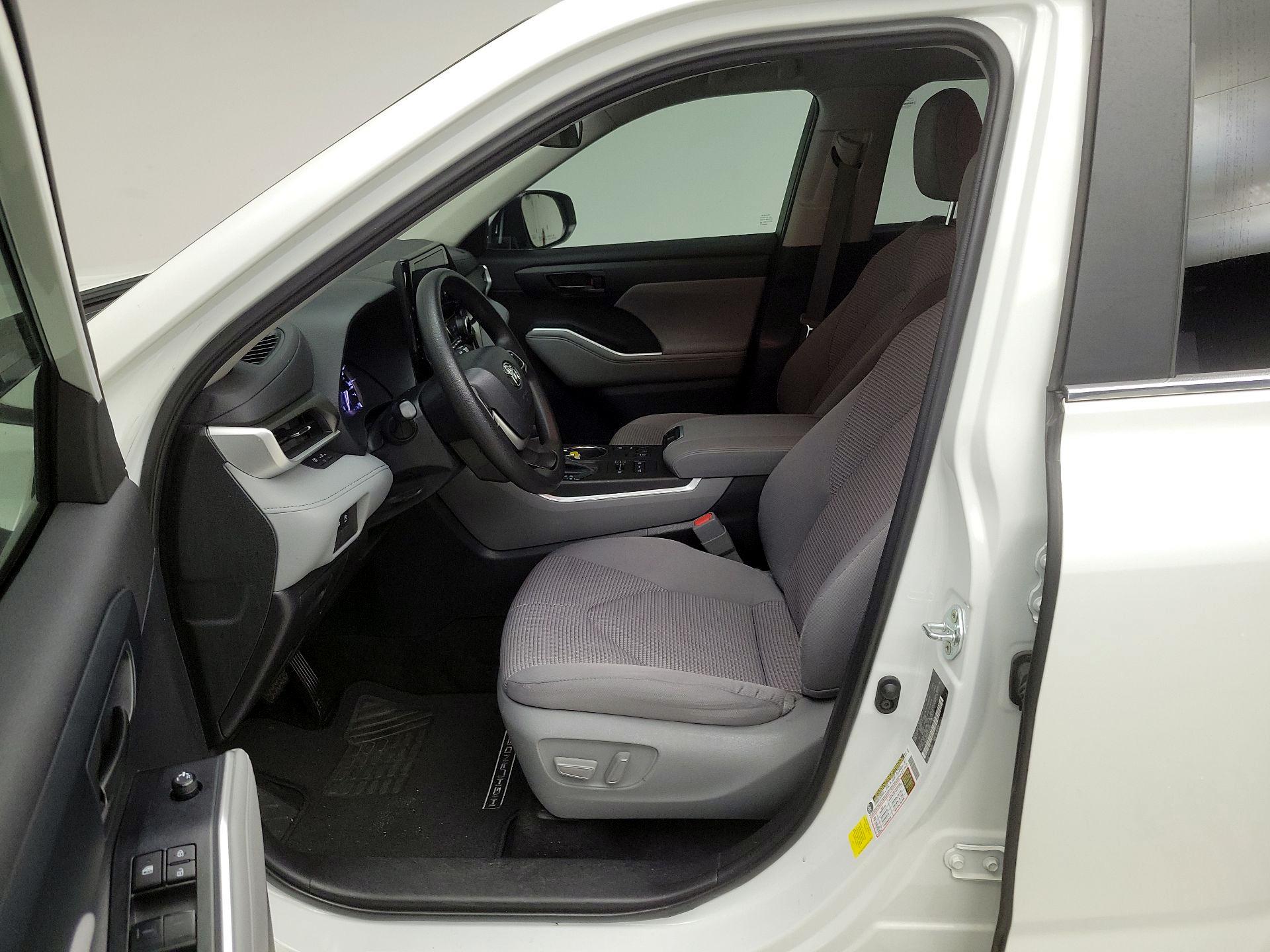 Thumbnail: 2023 Toyota Highlander - 11