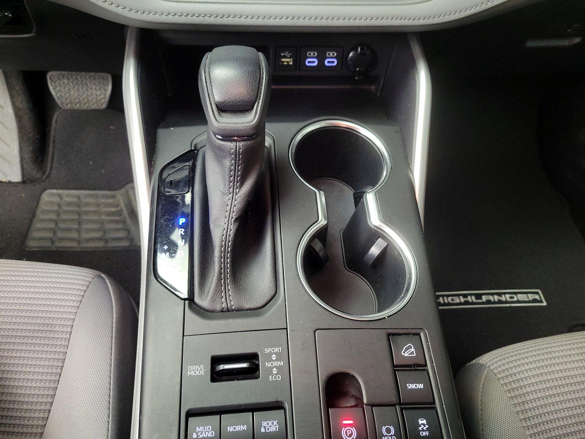 Thumbnail: 2023 Toyota Highlander - 17