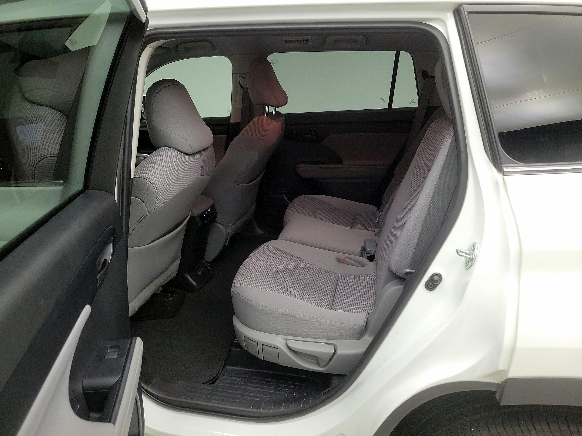 Thumbnail: 2023 Toyota Highlander - 19