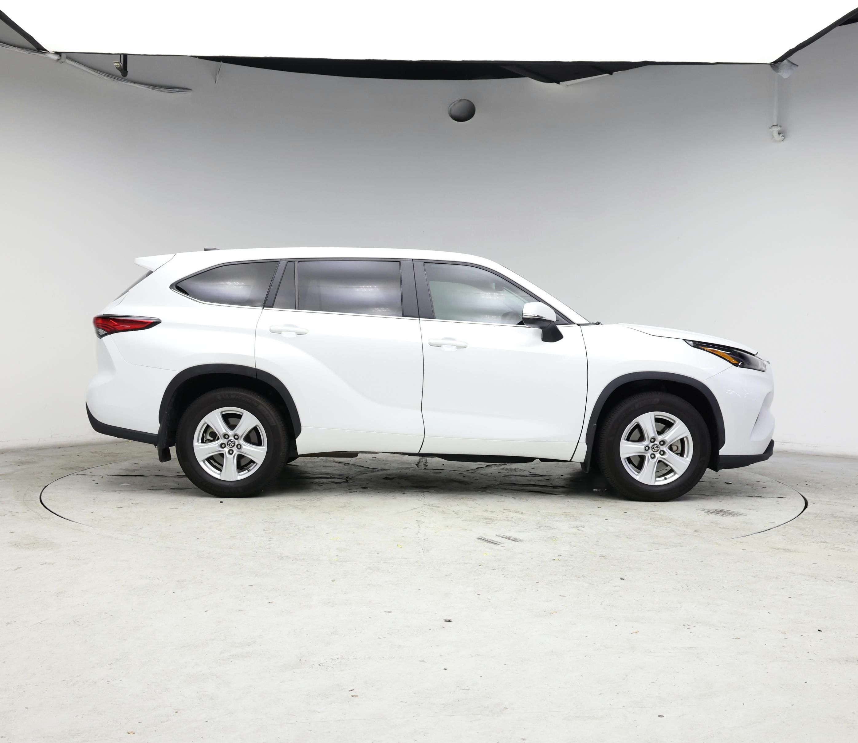 Thumbnail: 2023 Toyota Highlander - 7