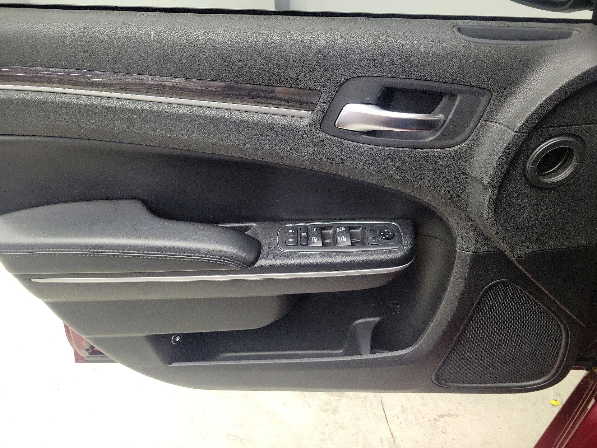 Thumbnail: 2019 Chrysler 300 - 12