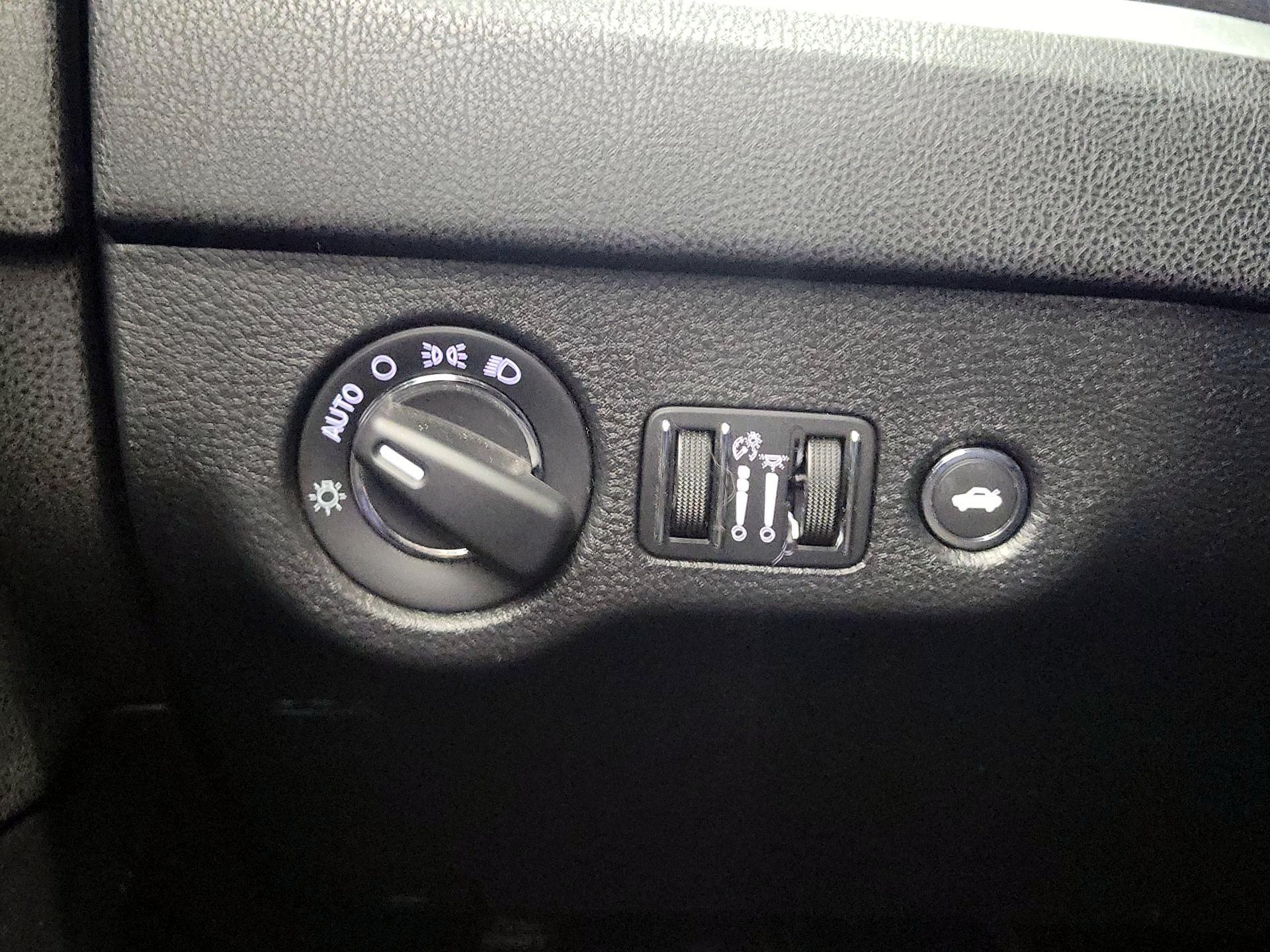 Thumbnail: 2019 Chrysler 300 - 13