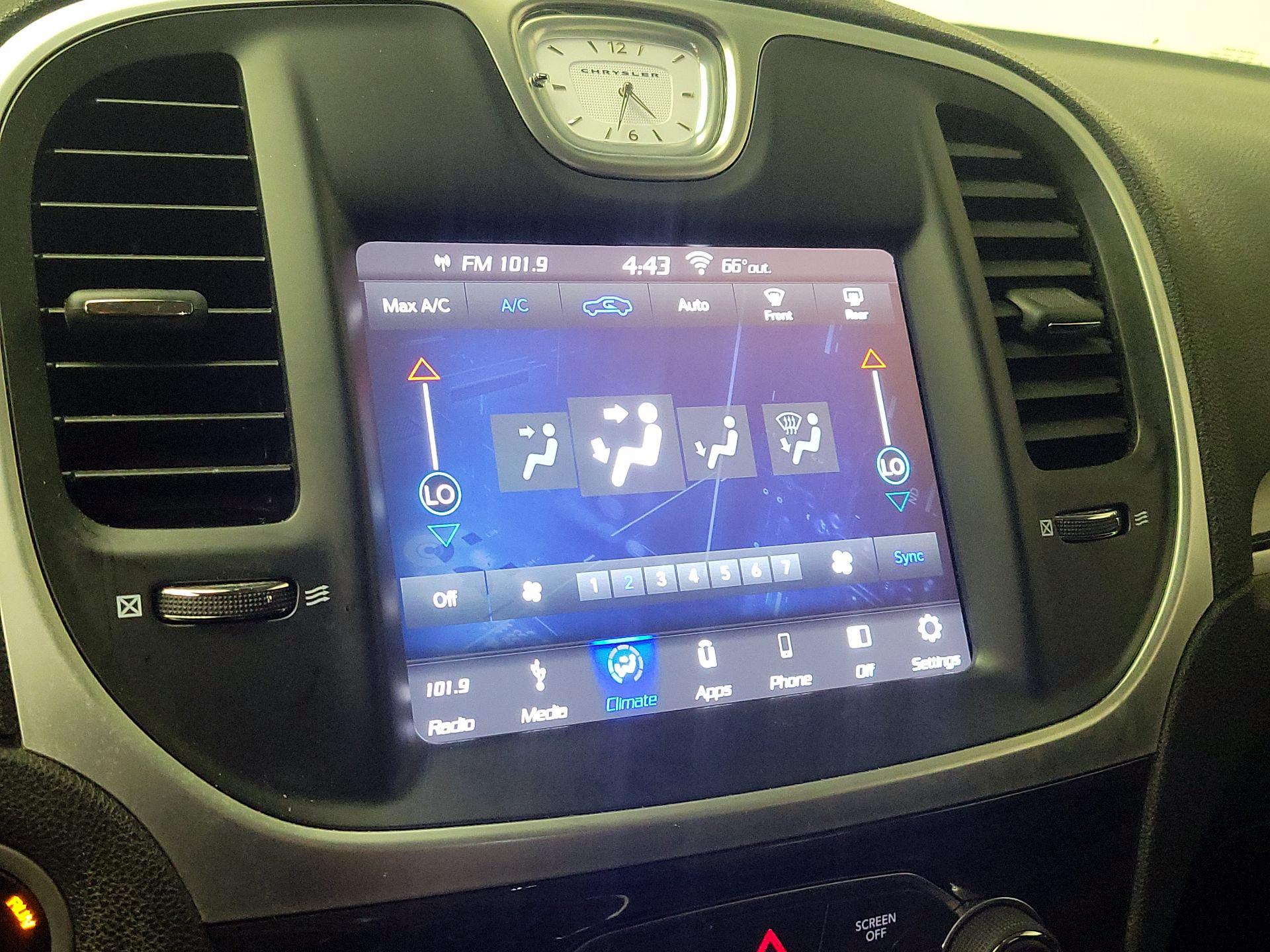 Thumbnail: 2019 Chrysler 300 - 16