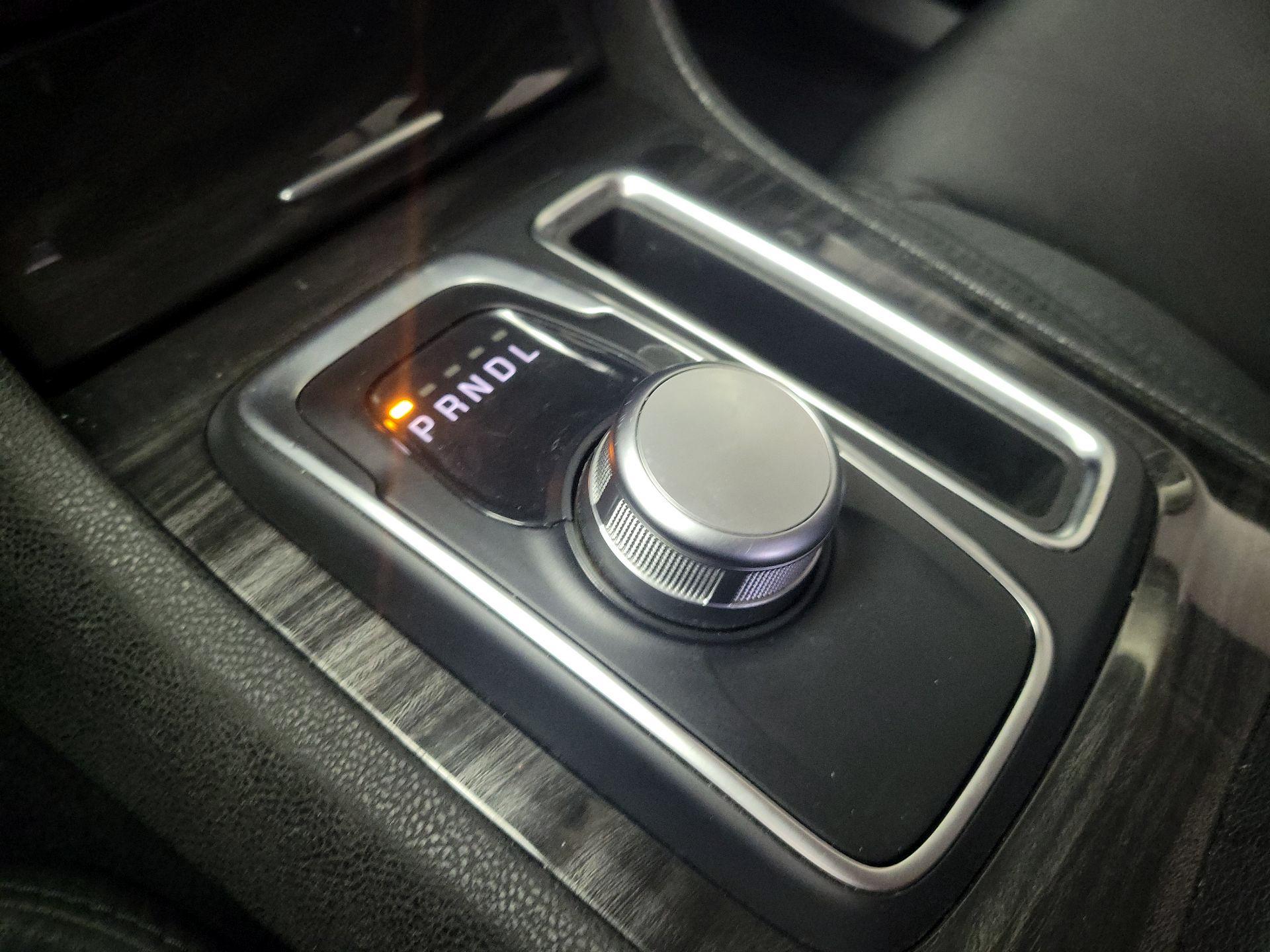 Thumbnail: 2019 Chrysler 300 - 17