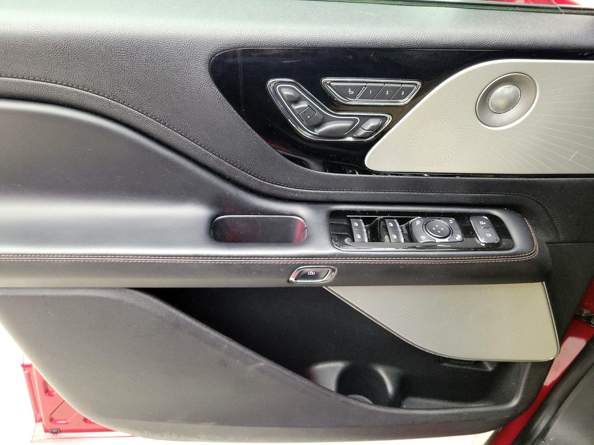 Thumbnail: 2020 Lincoln Aviator - 12