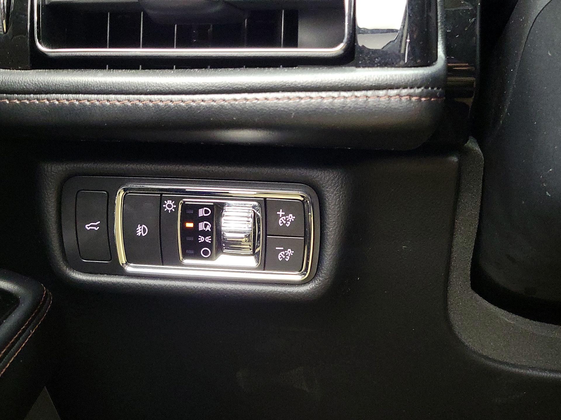 Thumbnail: 2020 Lincoln Aviator - 13