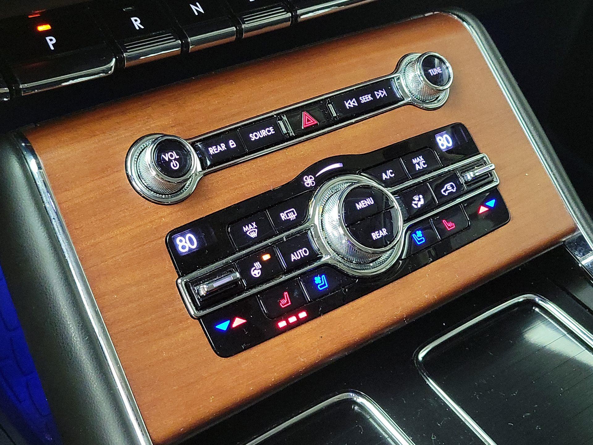 Thumbnail: 2020 Lincoln Aviator - 16