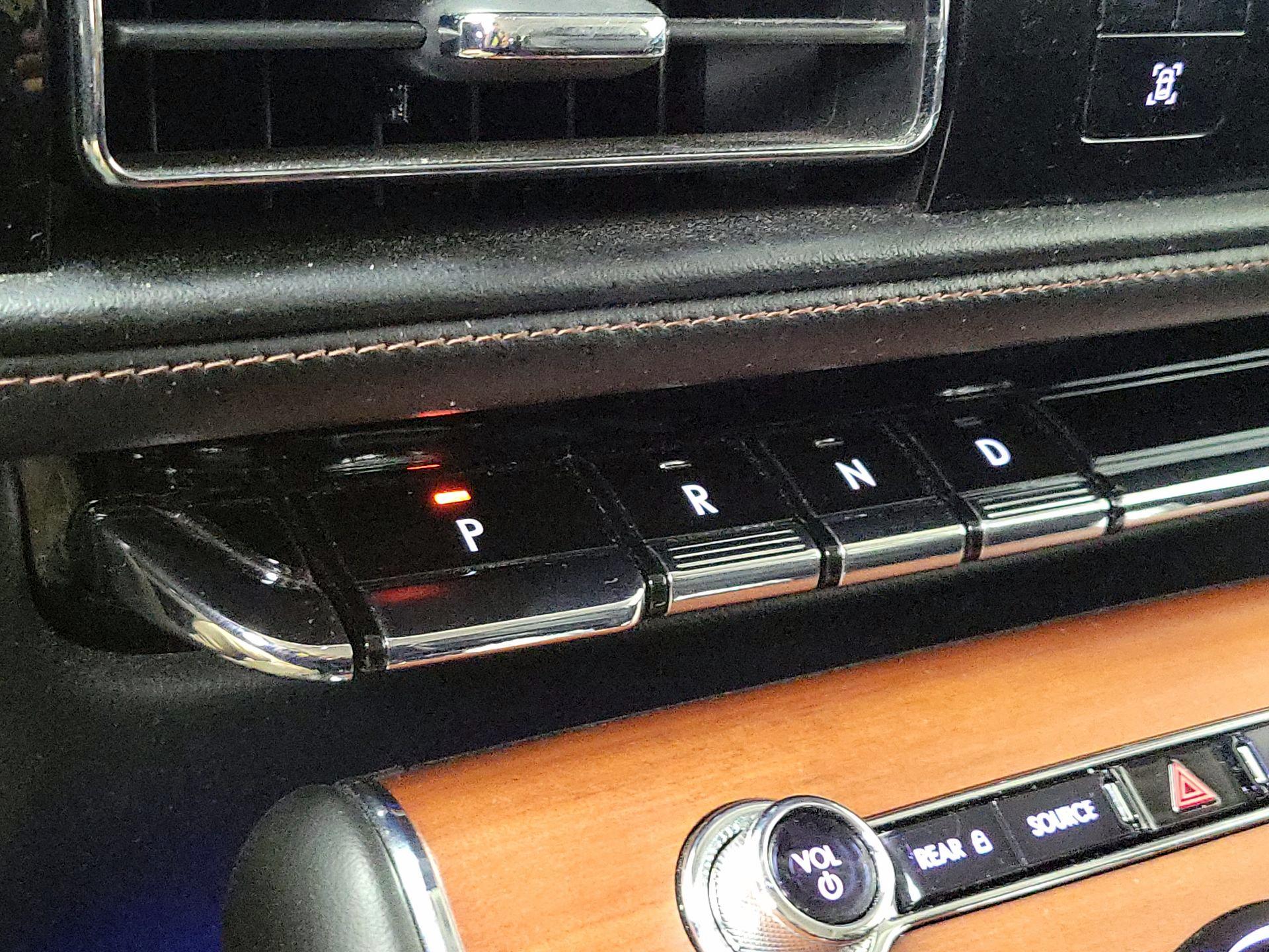 Thumbnail: 2020 Lincoln Aviator - 17