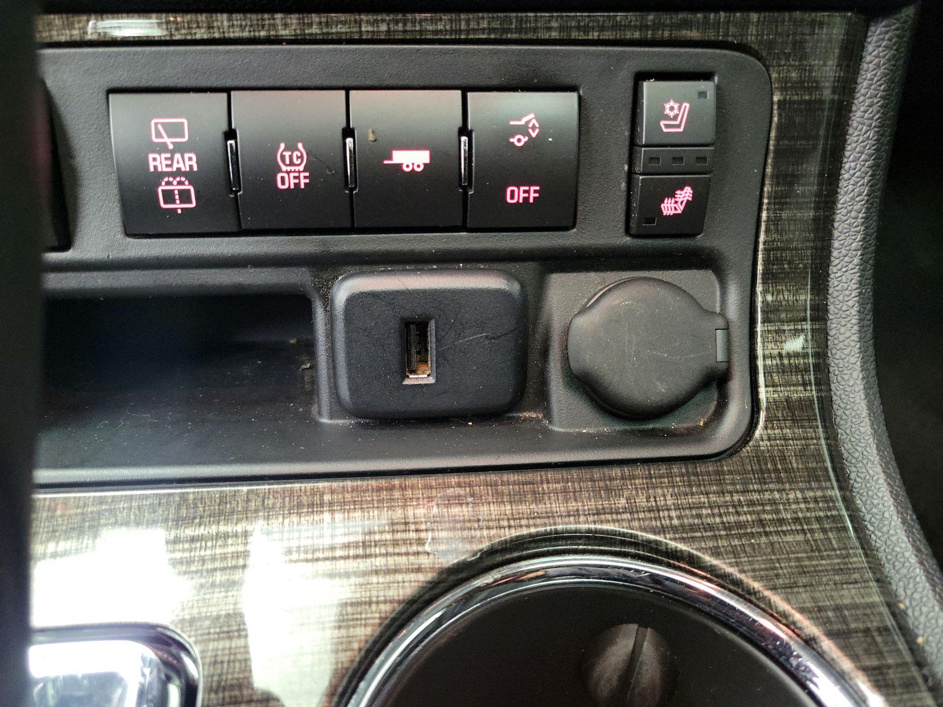 Thumbnail: 2016 GMC Acadia - 19