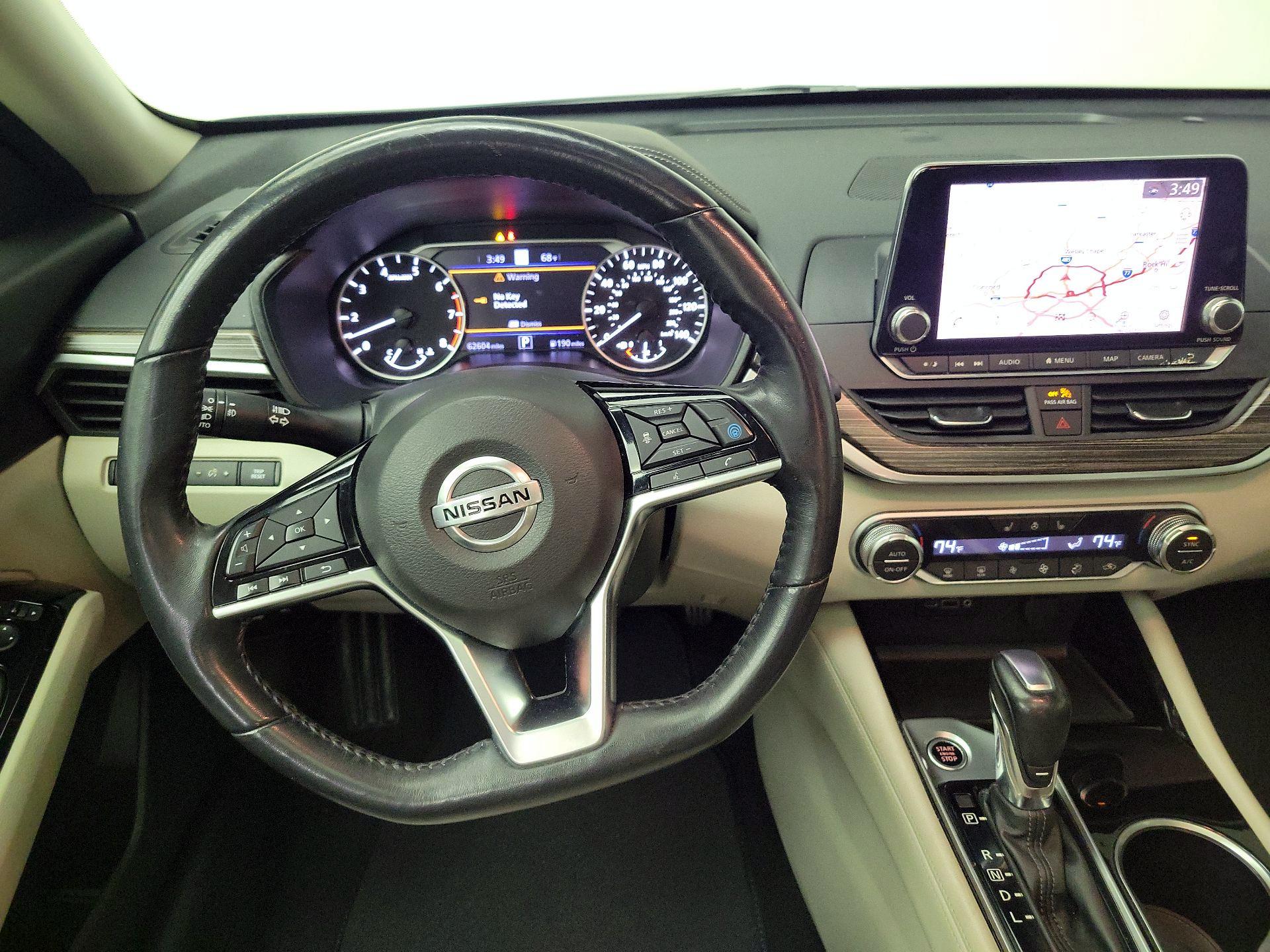 Thumbnail: 2020 Nissan Altima - 10