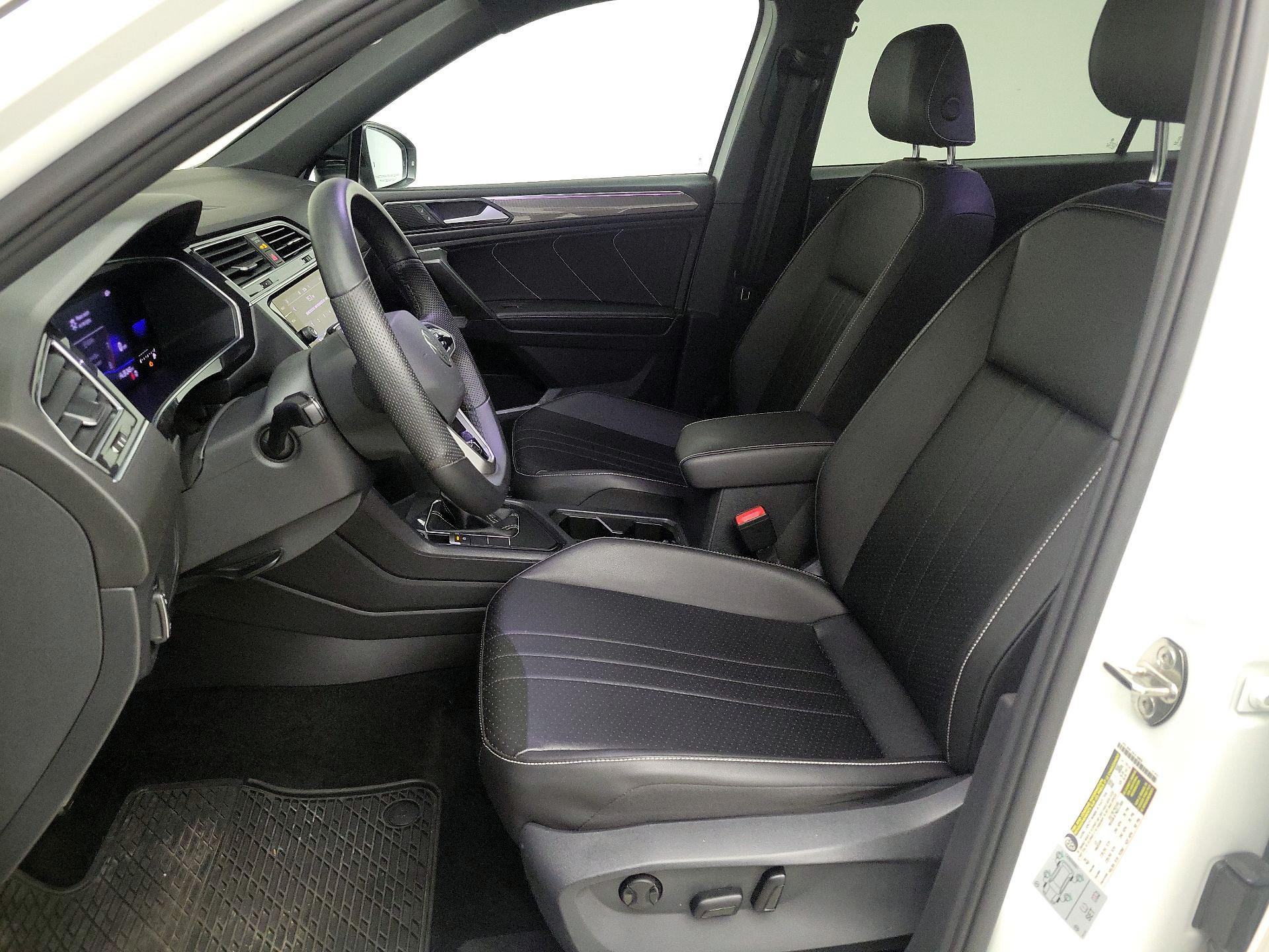 Thumbnail: 2022 Volkswagen Tiguan - 11