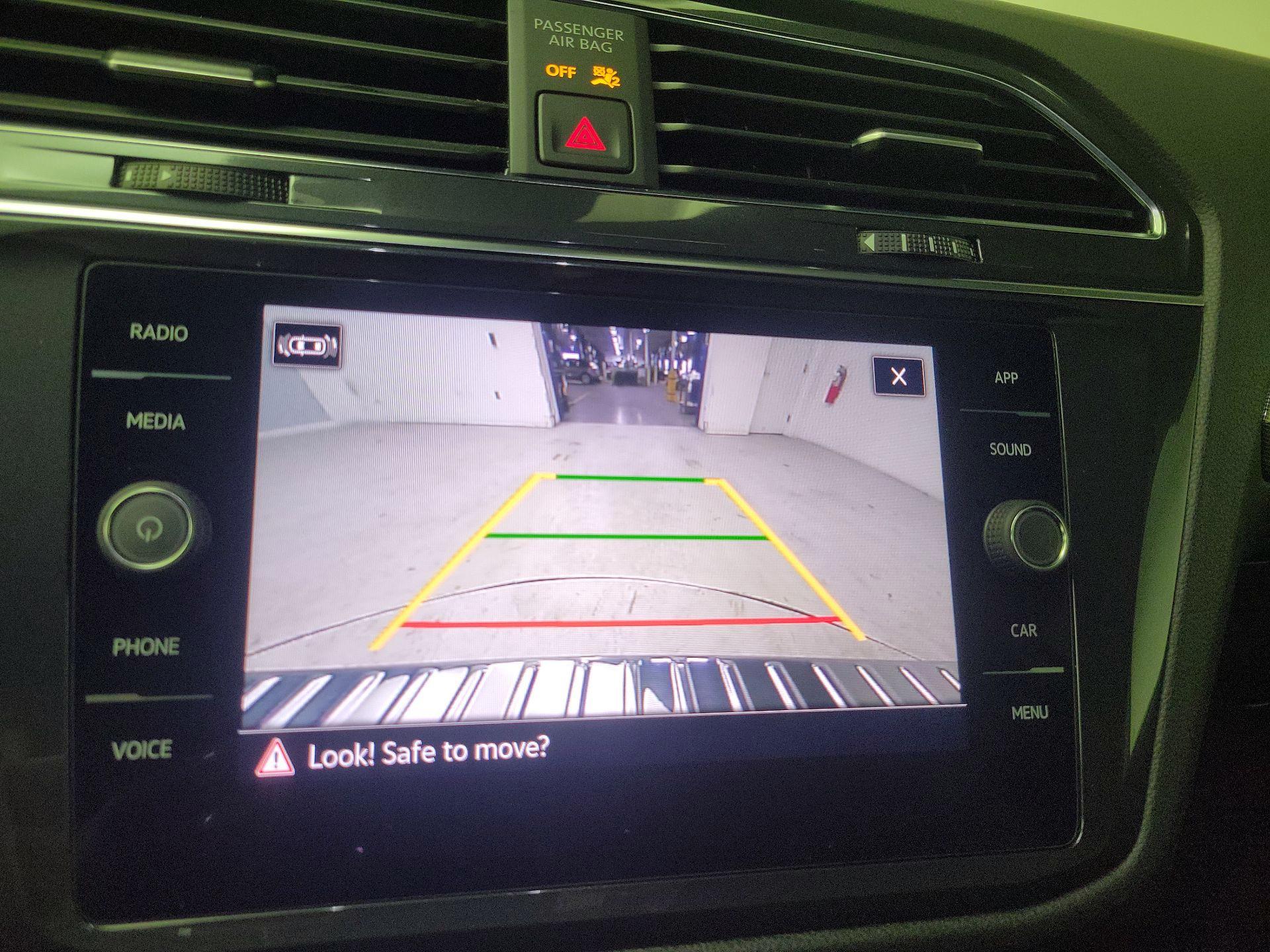 Thumbnail: 2022 Volkswagen Tiguan - 14