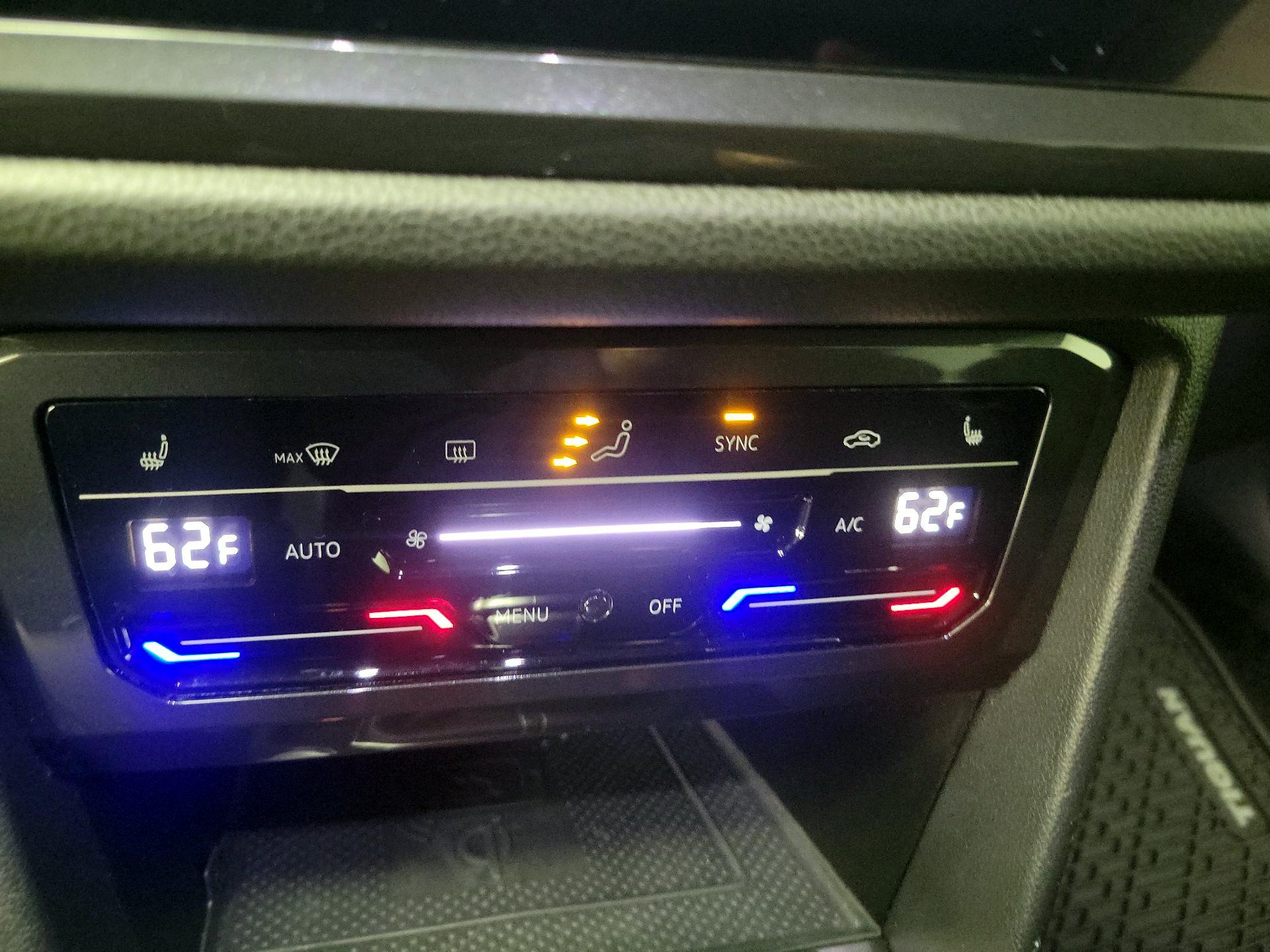 Thumbnail: 2022 Volkswagen Tiguan - 16