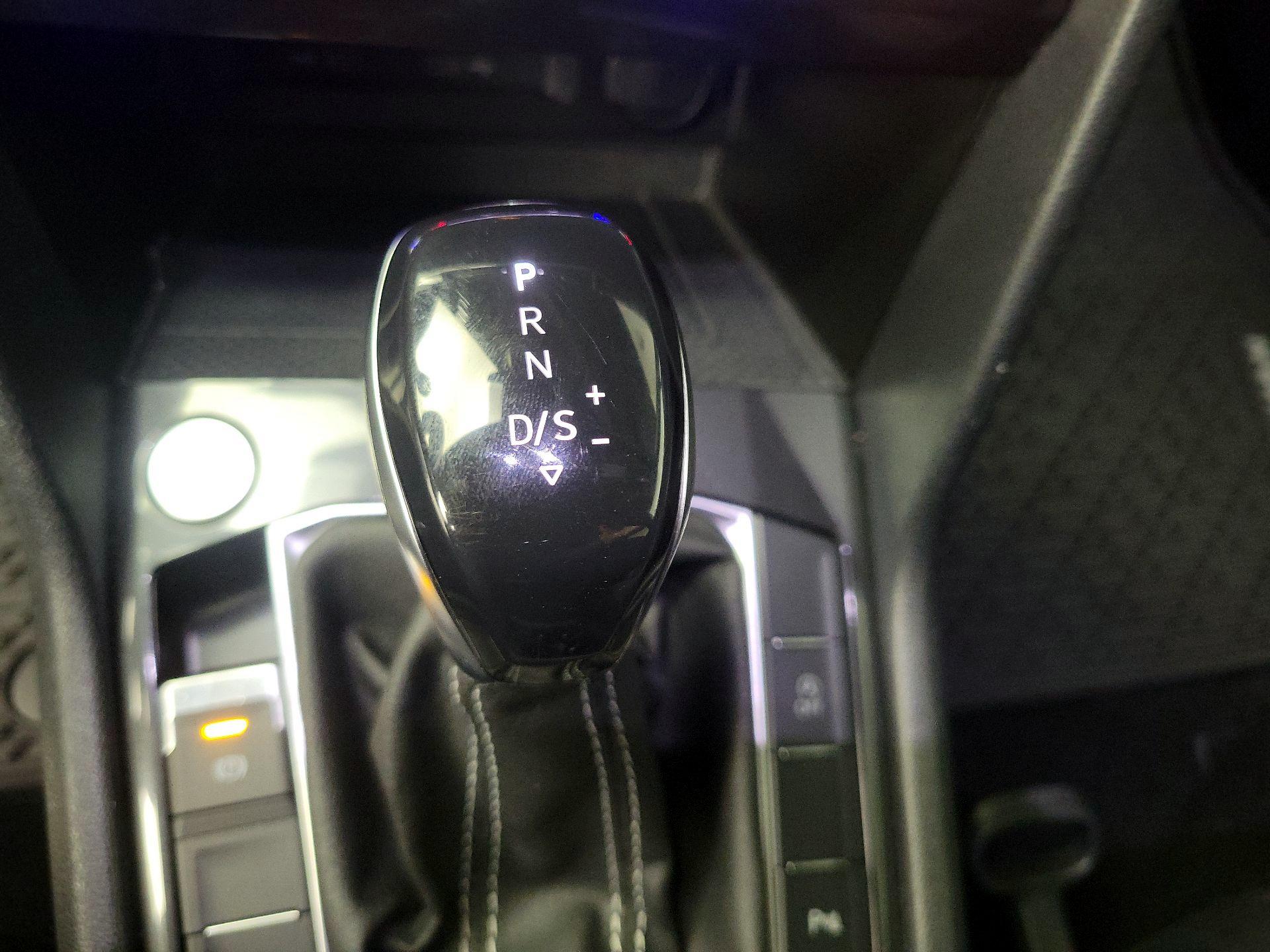 Thumbnail: 2022 Volkswagen Tiguan - 17