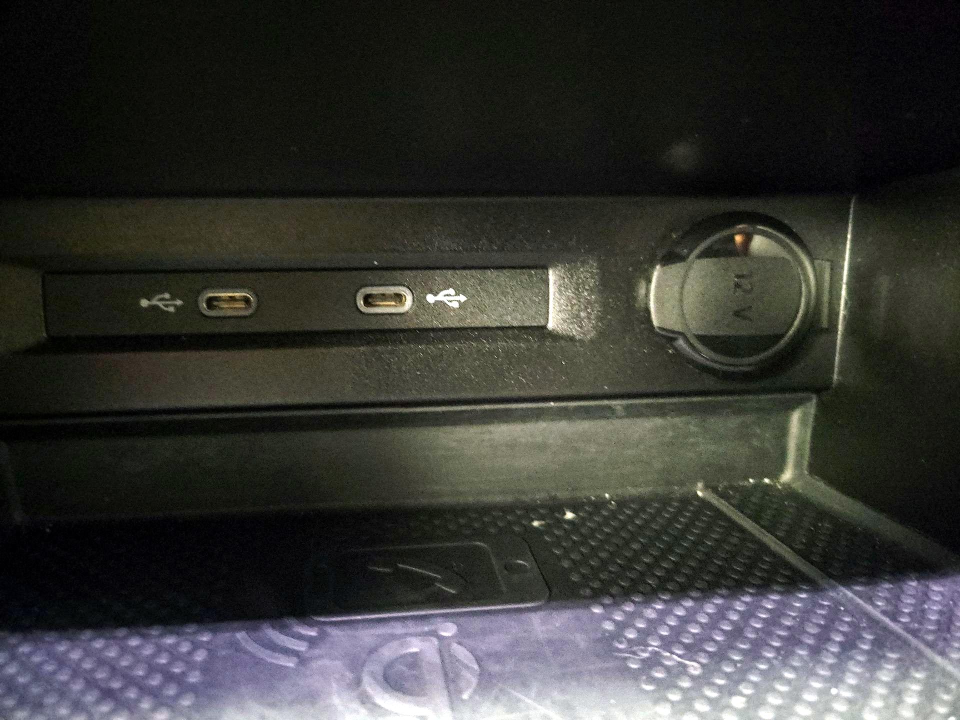 Thumbnail: 2022 Volkswagen Tiguan - 18