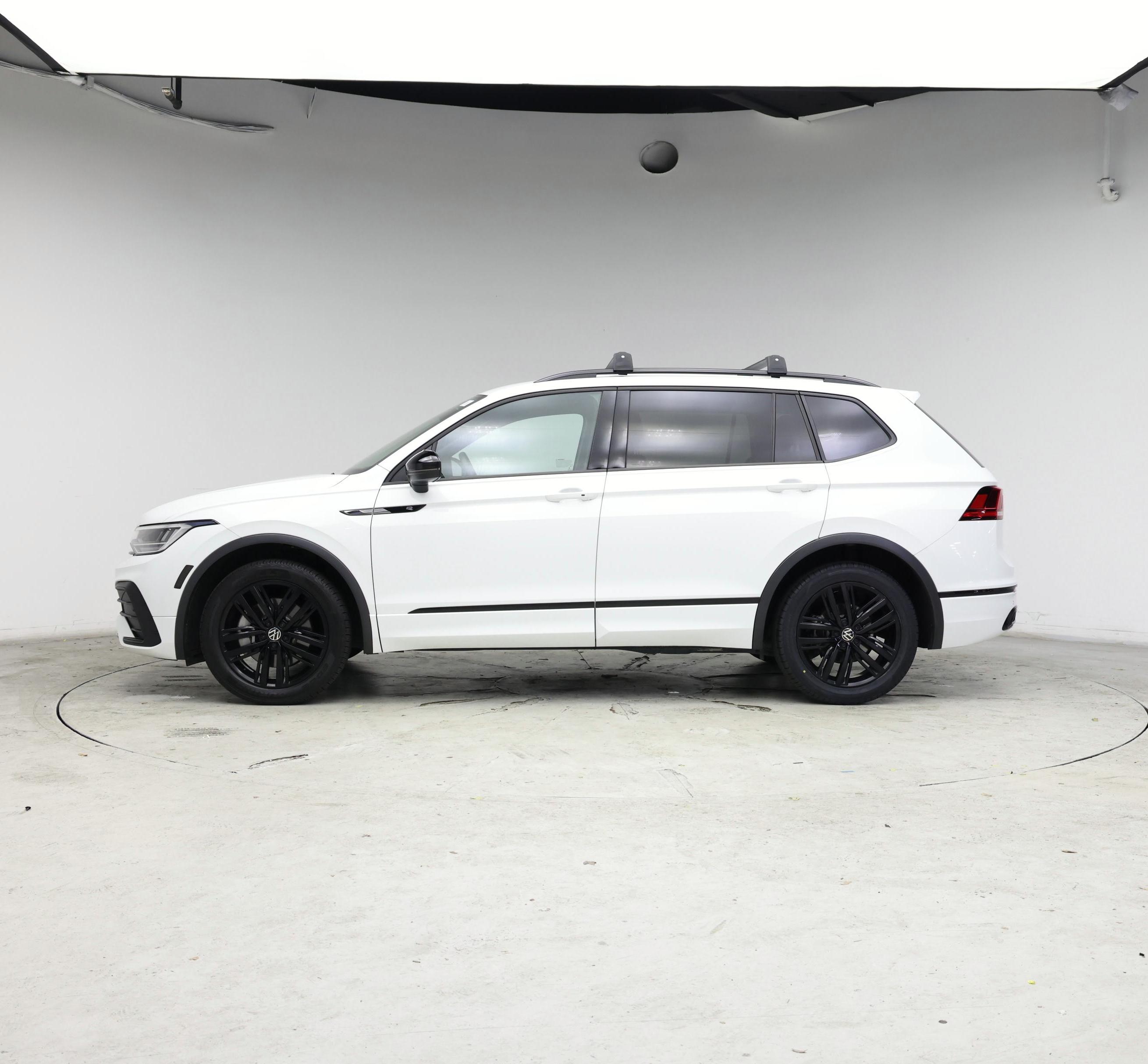 Thumbnail: 2022 Volkswagen Tiguan - 3