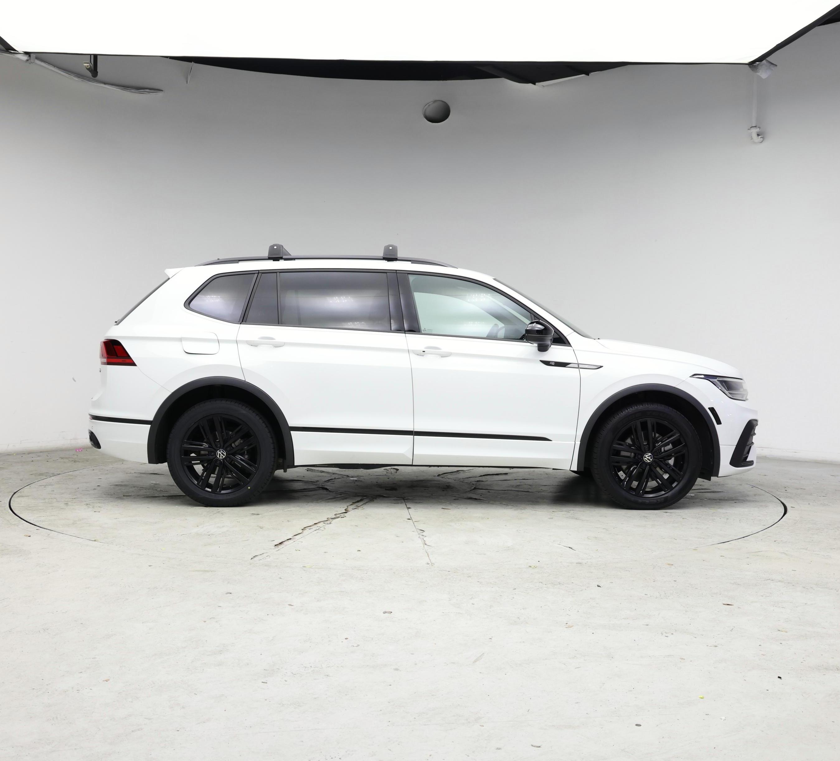 Thumbnail: 2022 Volkswagen Tiguan - 7