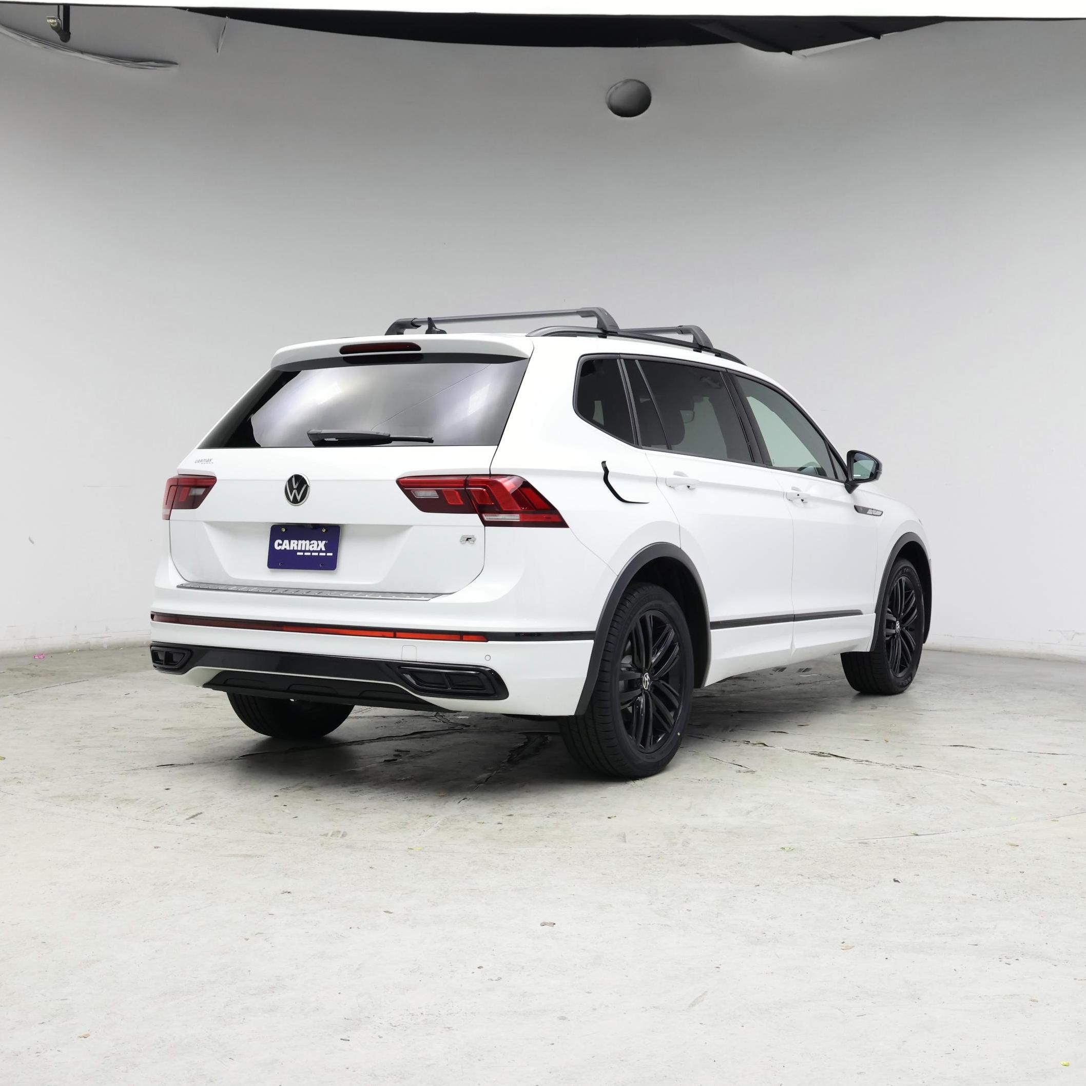 Thumbnail: 2022 Volkswagen Tiguan - 8