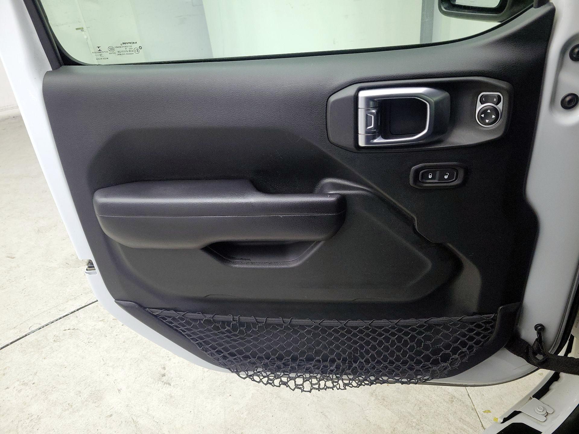 Thumbnail: 2018 Jeep Wrangler - 12