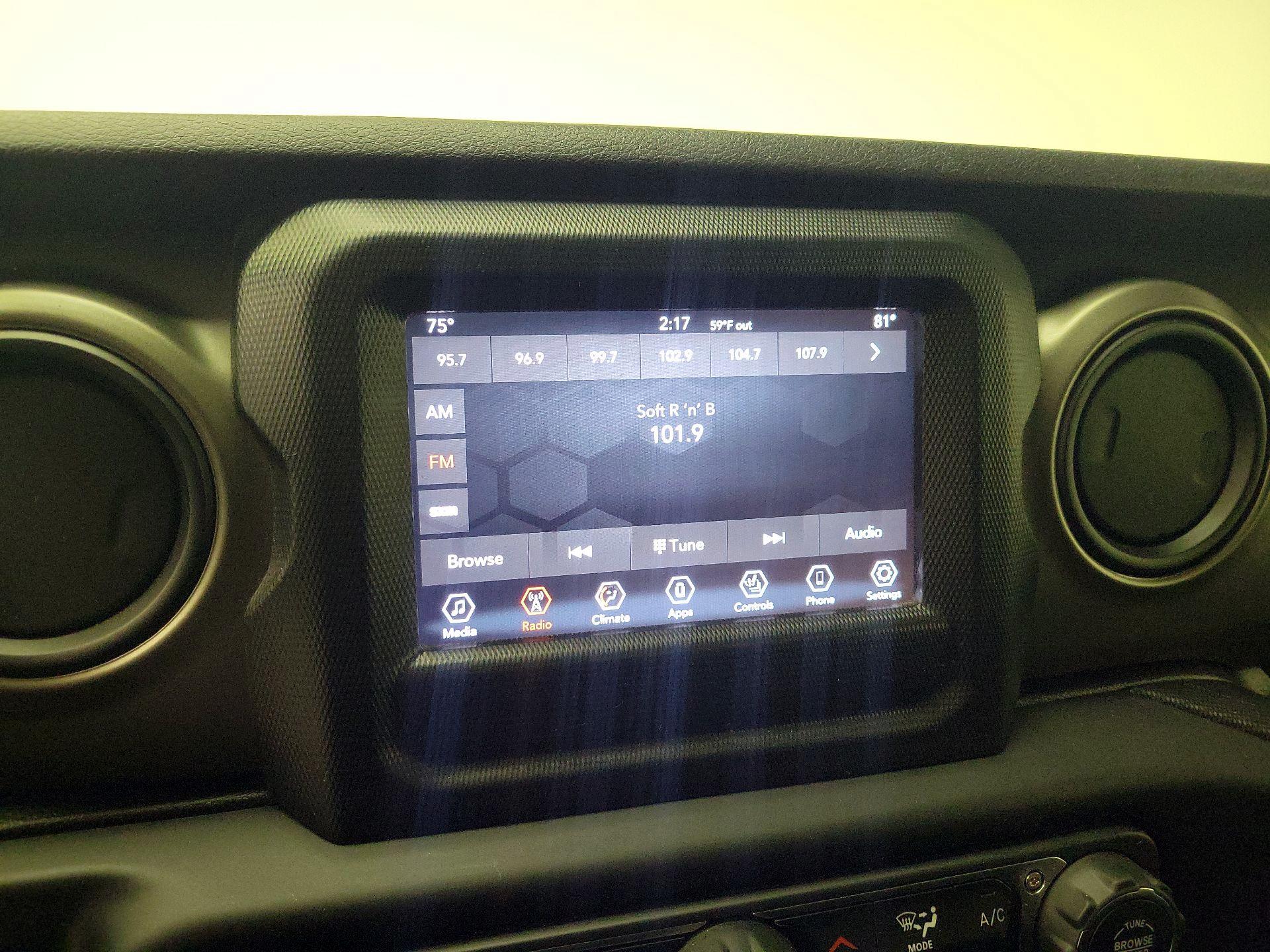 Thumbnail: 2018 Jeep Wrangler - 14