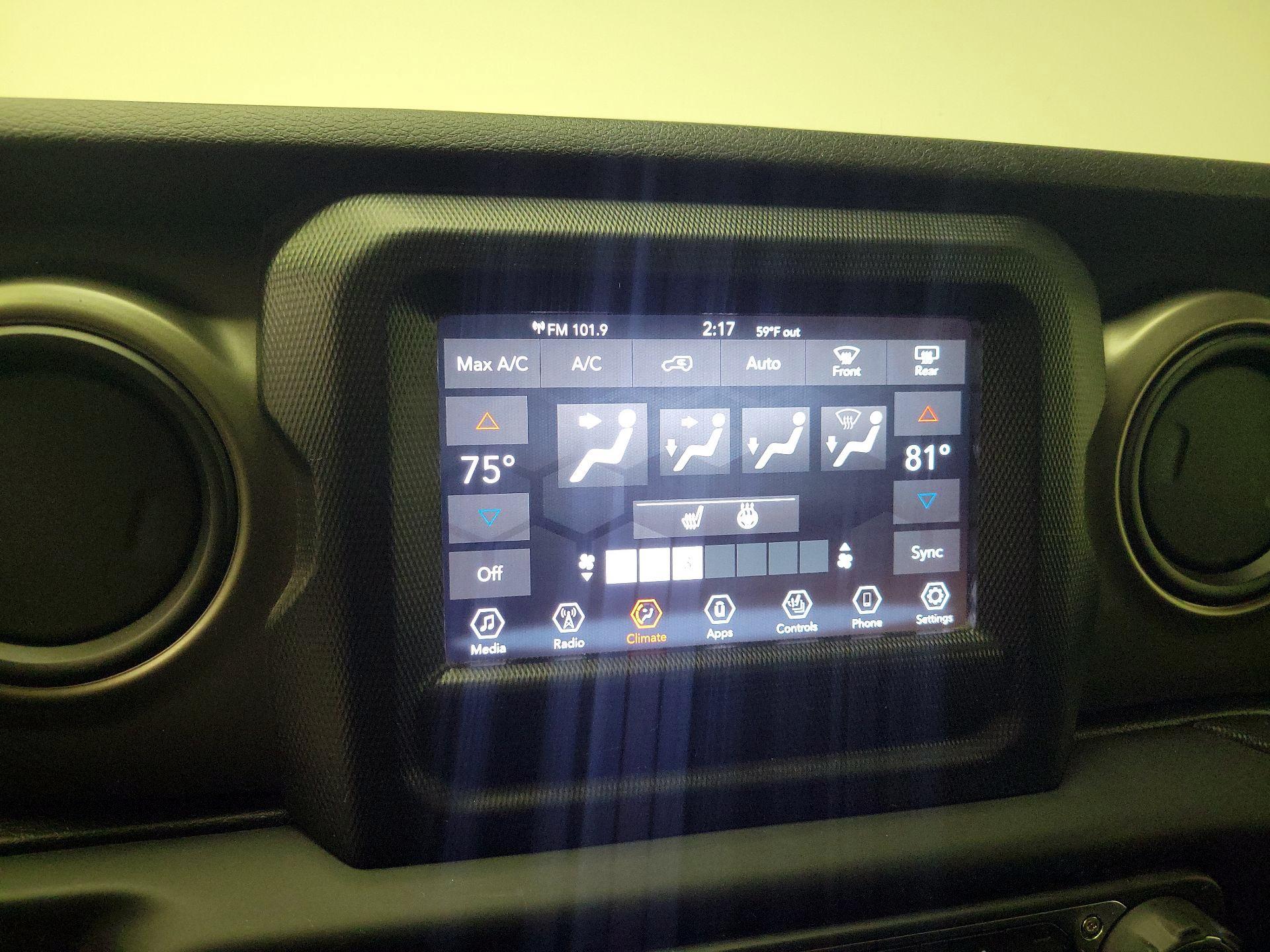 Thumbnail: 2018 Jeep Wrangler - 15