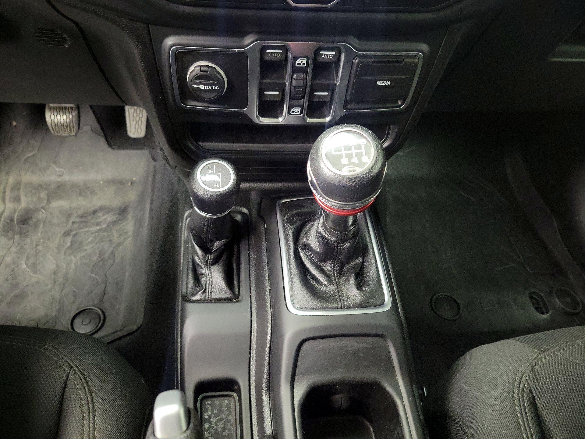 Thumbnail: 2018 Jeep Wrangler - 16