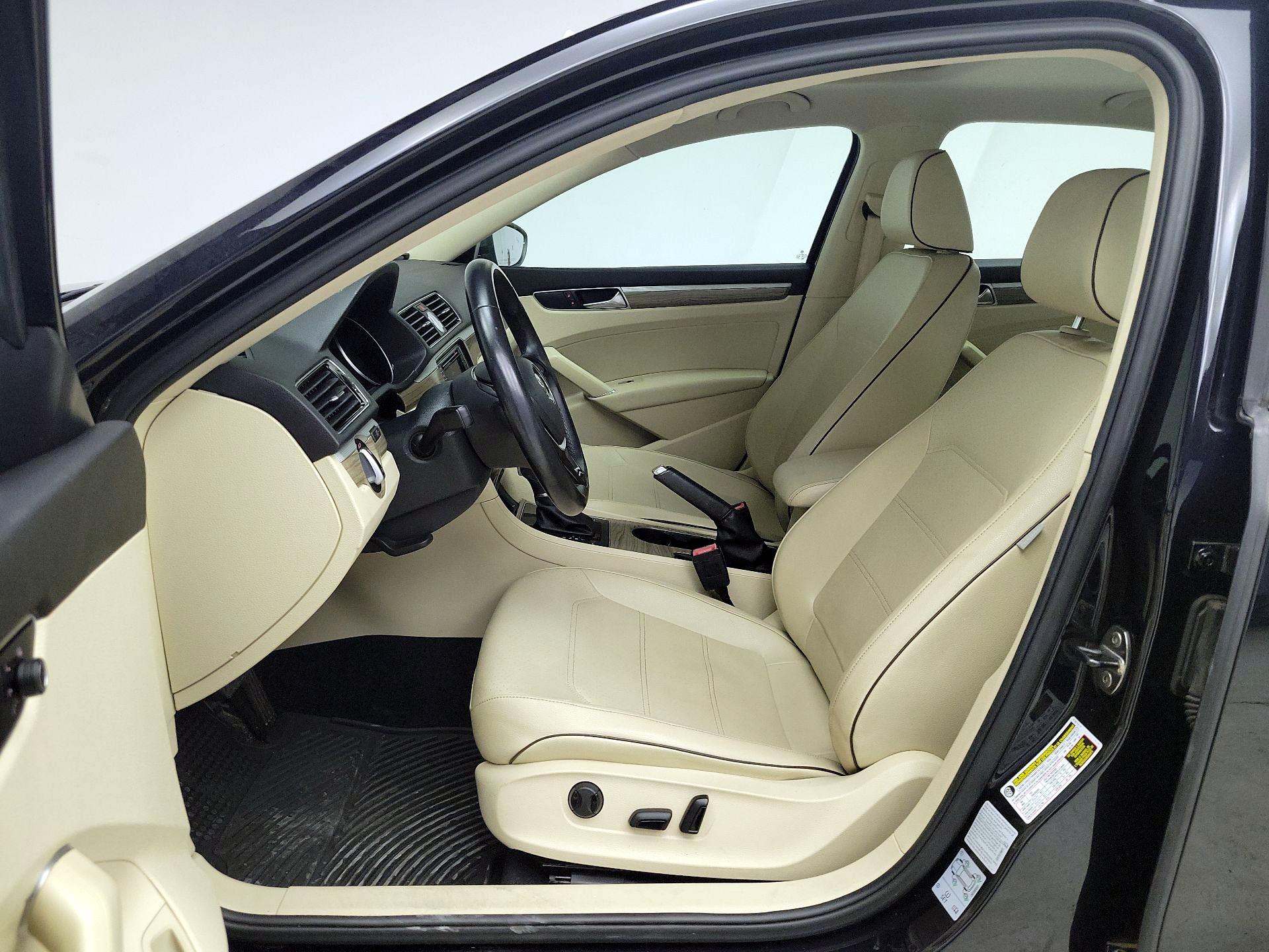 Thumbnail: 2017 Volkswagen Passat - 11