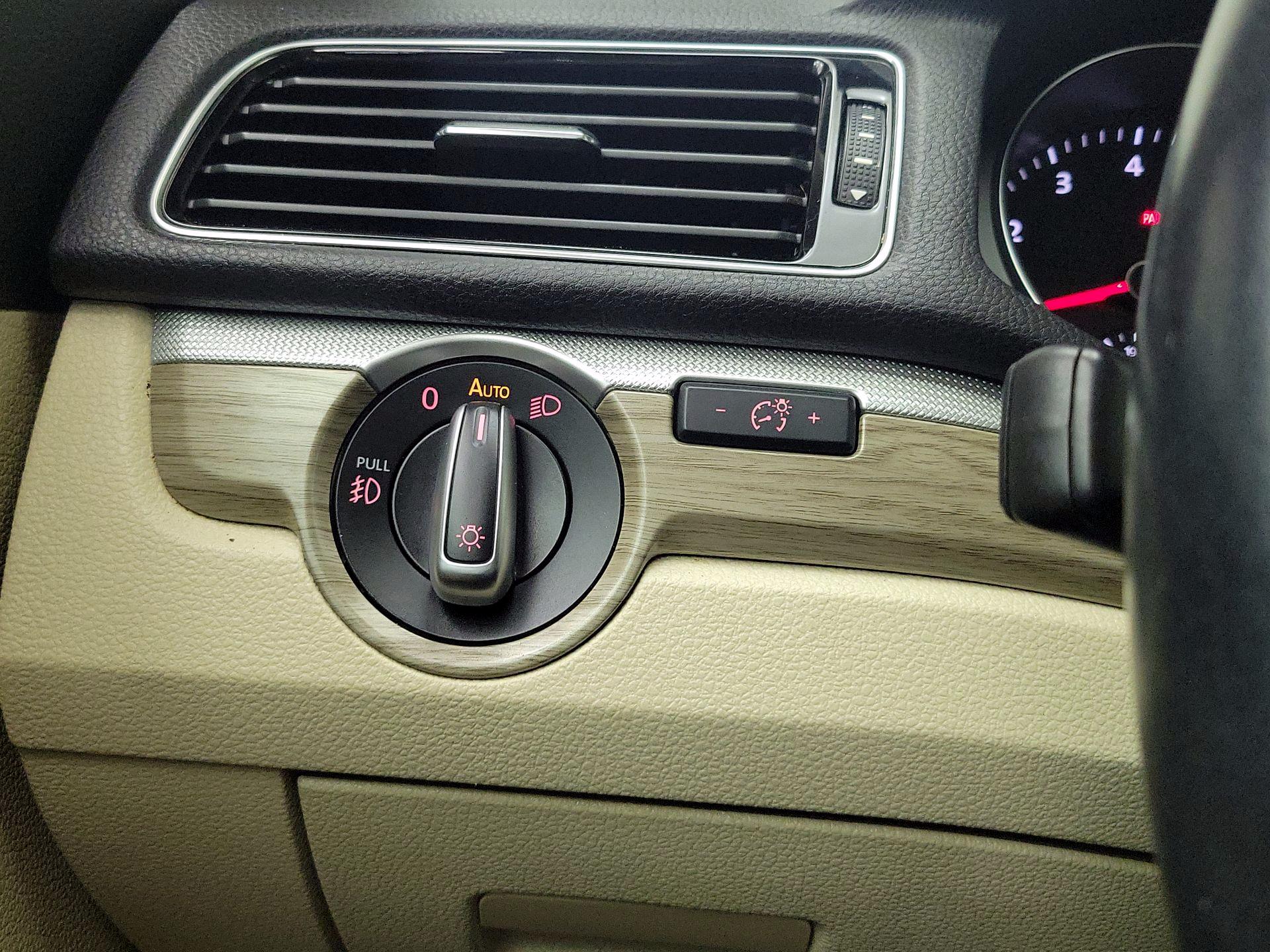 Thumbnail: 2017 Volkswagen Passat - 13