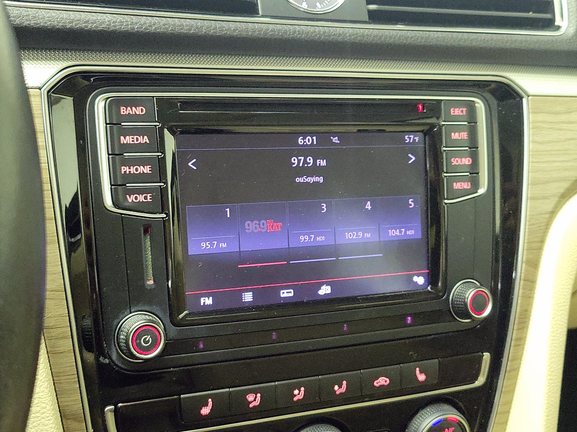 Thumbnail: 2017 Volkswagen Passat - 15