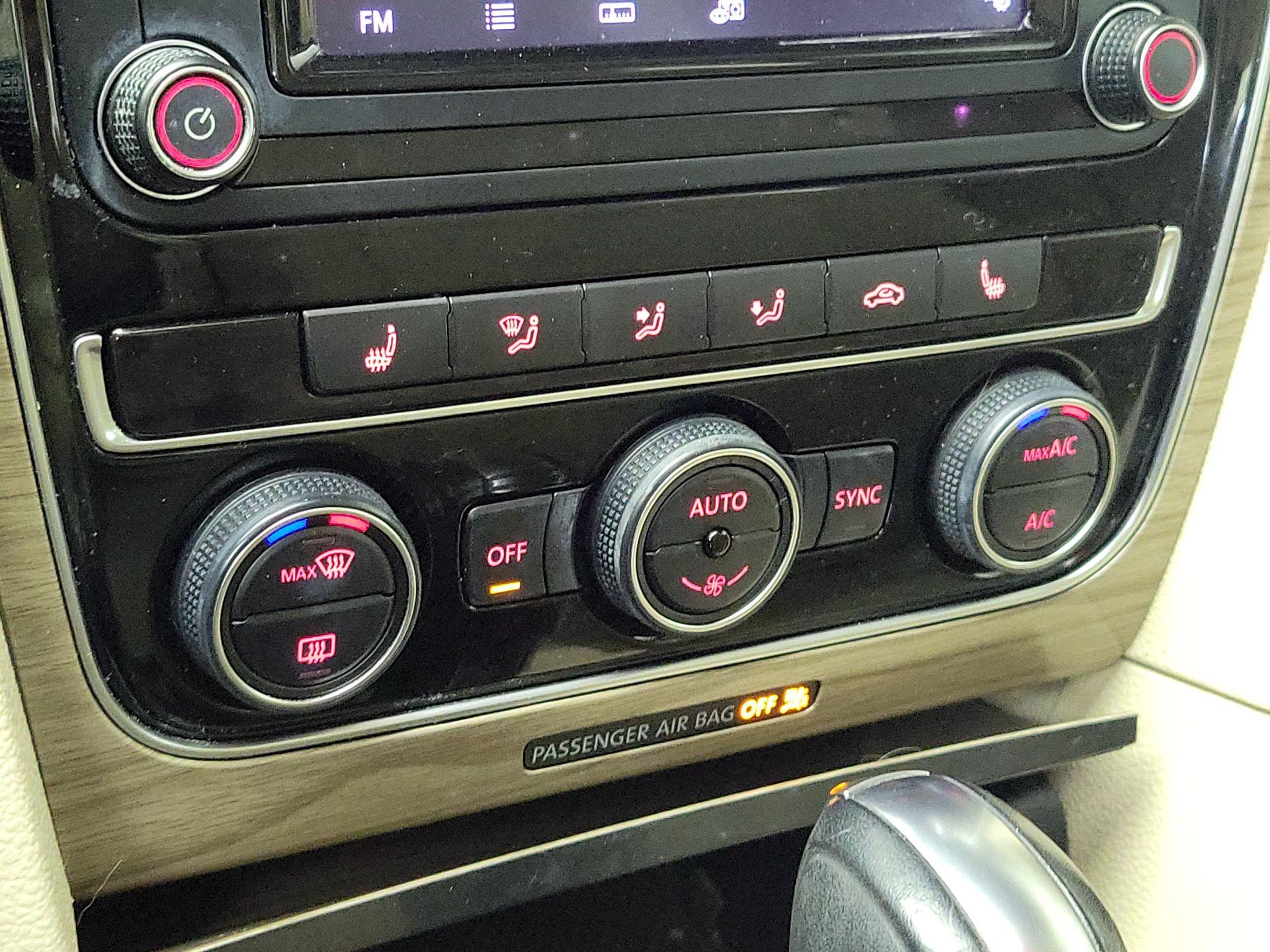 Thumbnail: 2017 Volkswagen Passat - 16