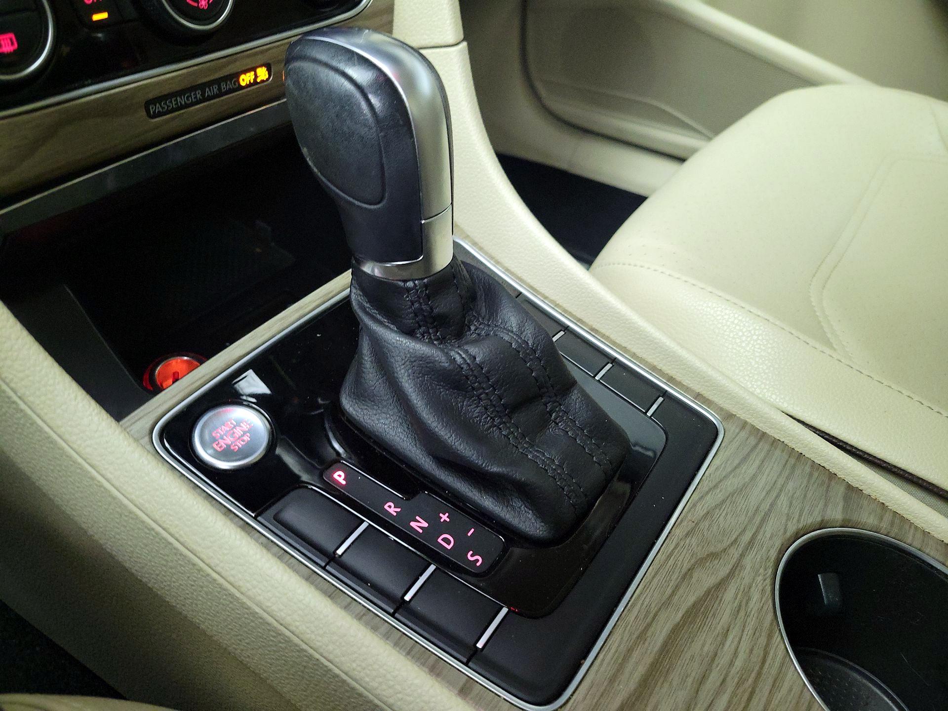 Thumbnail: 2017 Volkswagen Passat - 17