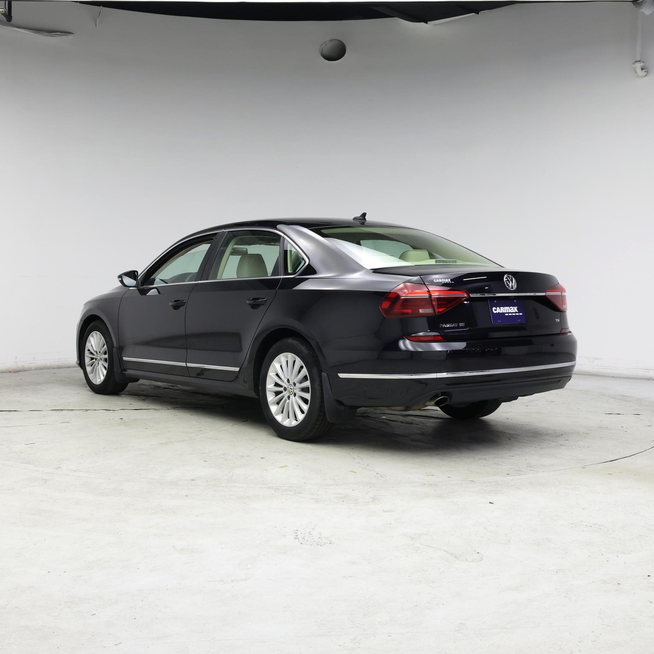 Thumbnail: 2017 Volkswagen Passat - 2