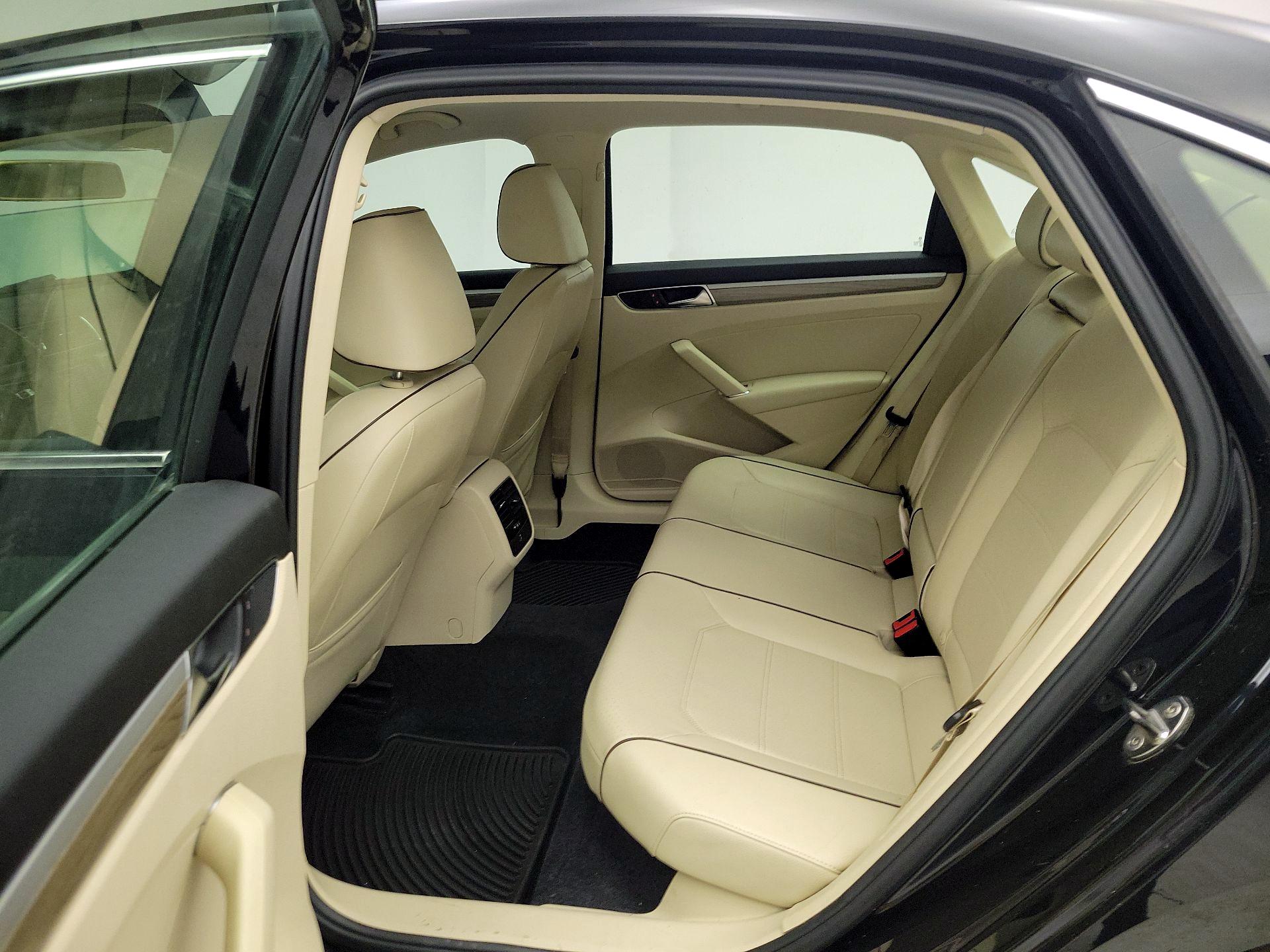 Thumbnail: 2017 Volkswagen Passat - 20